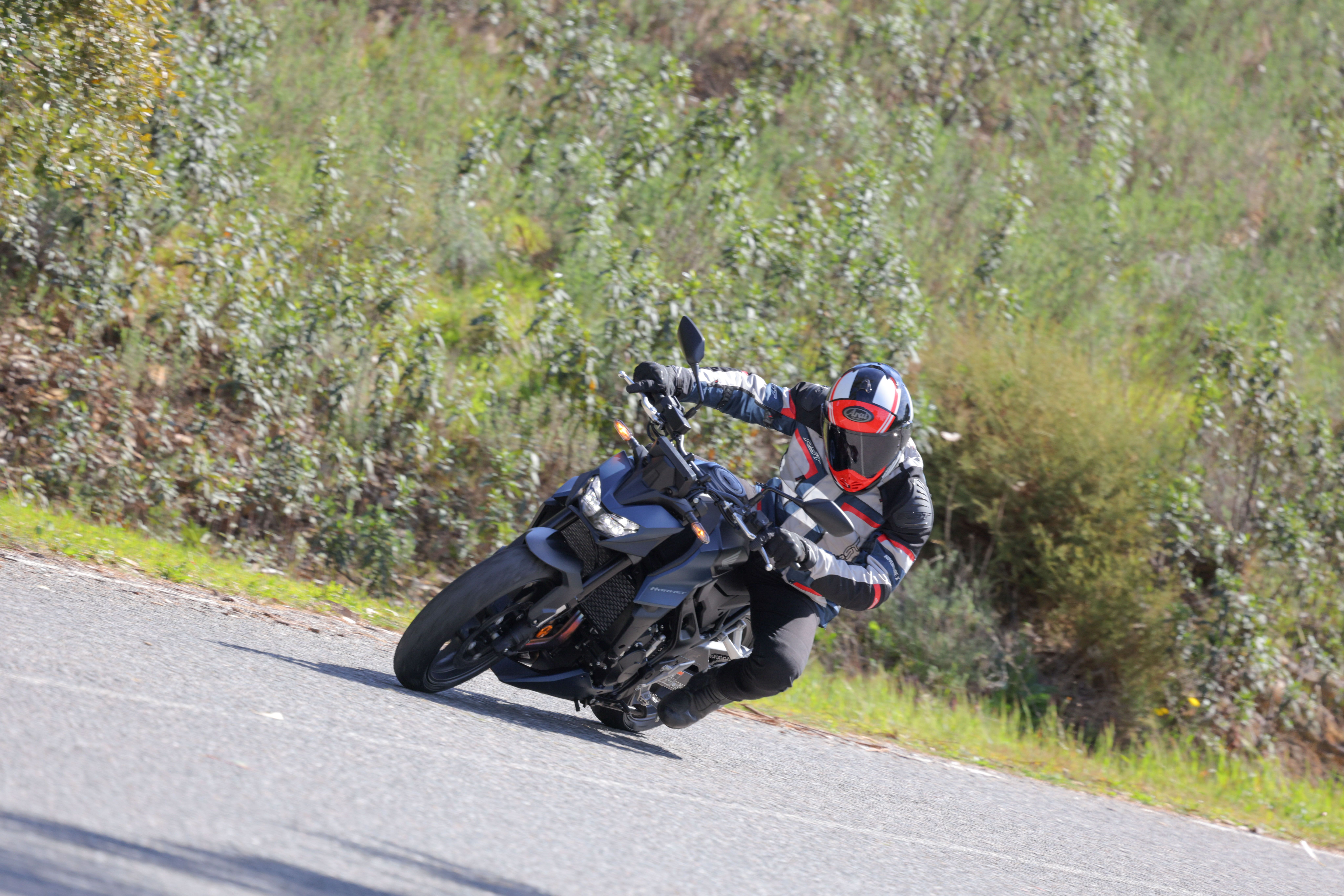 Fotos Honda Hornet 750  E-Clutch 2026