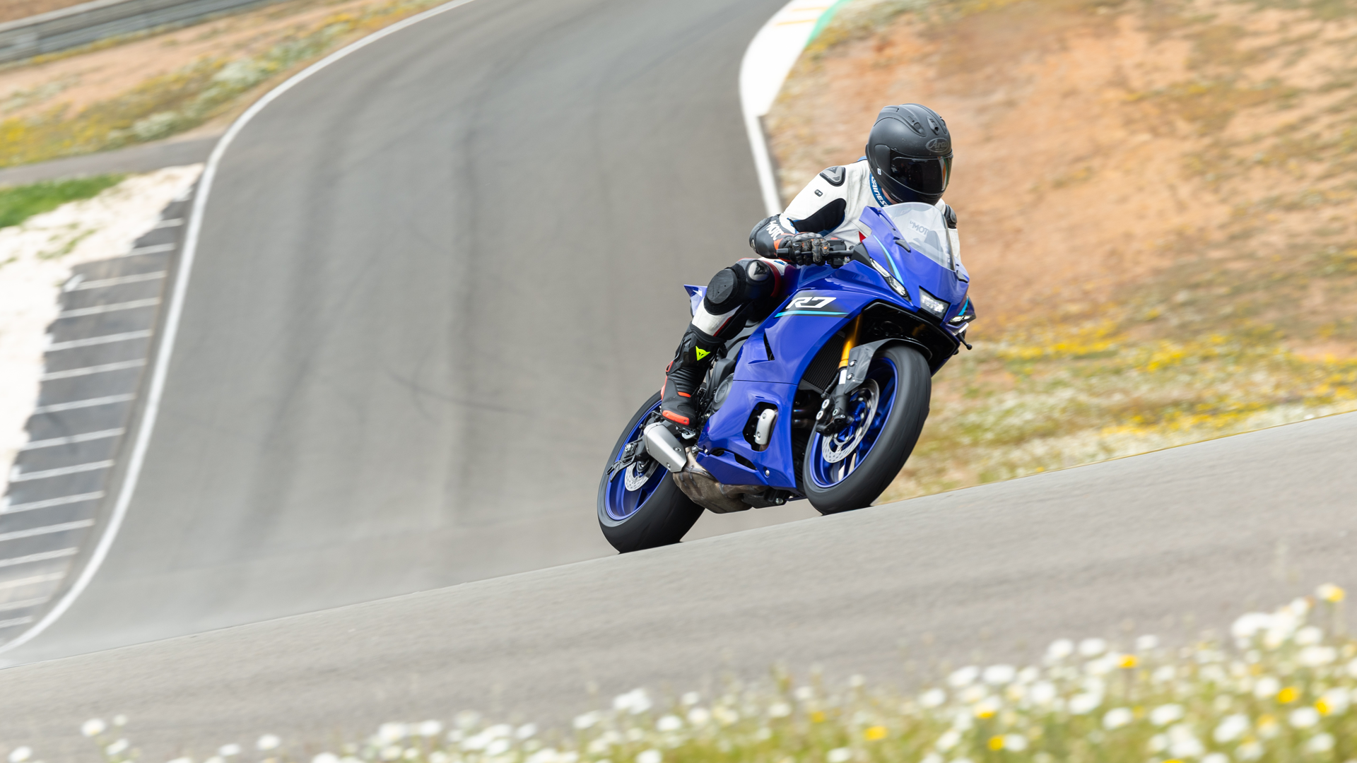 Yamaha R7 2026 Accion (4)