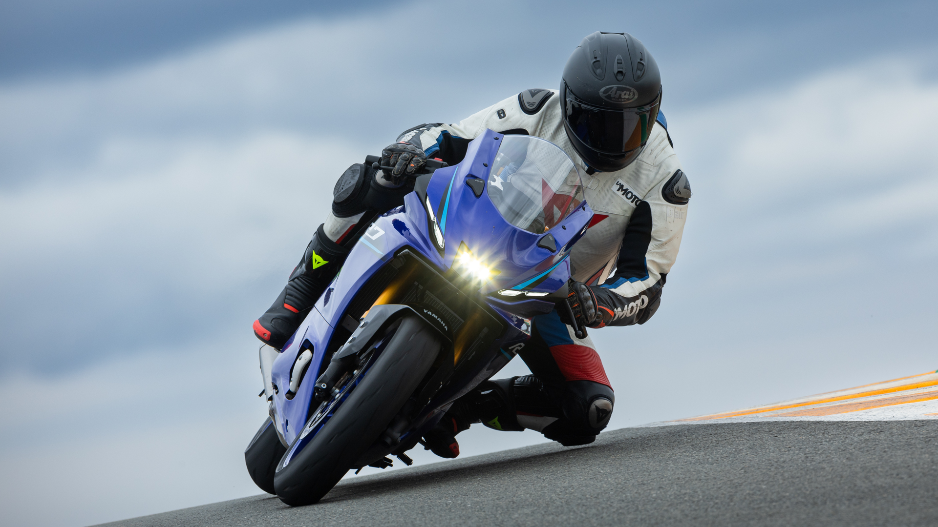 Yamaha R7 2026 Accion (8)