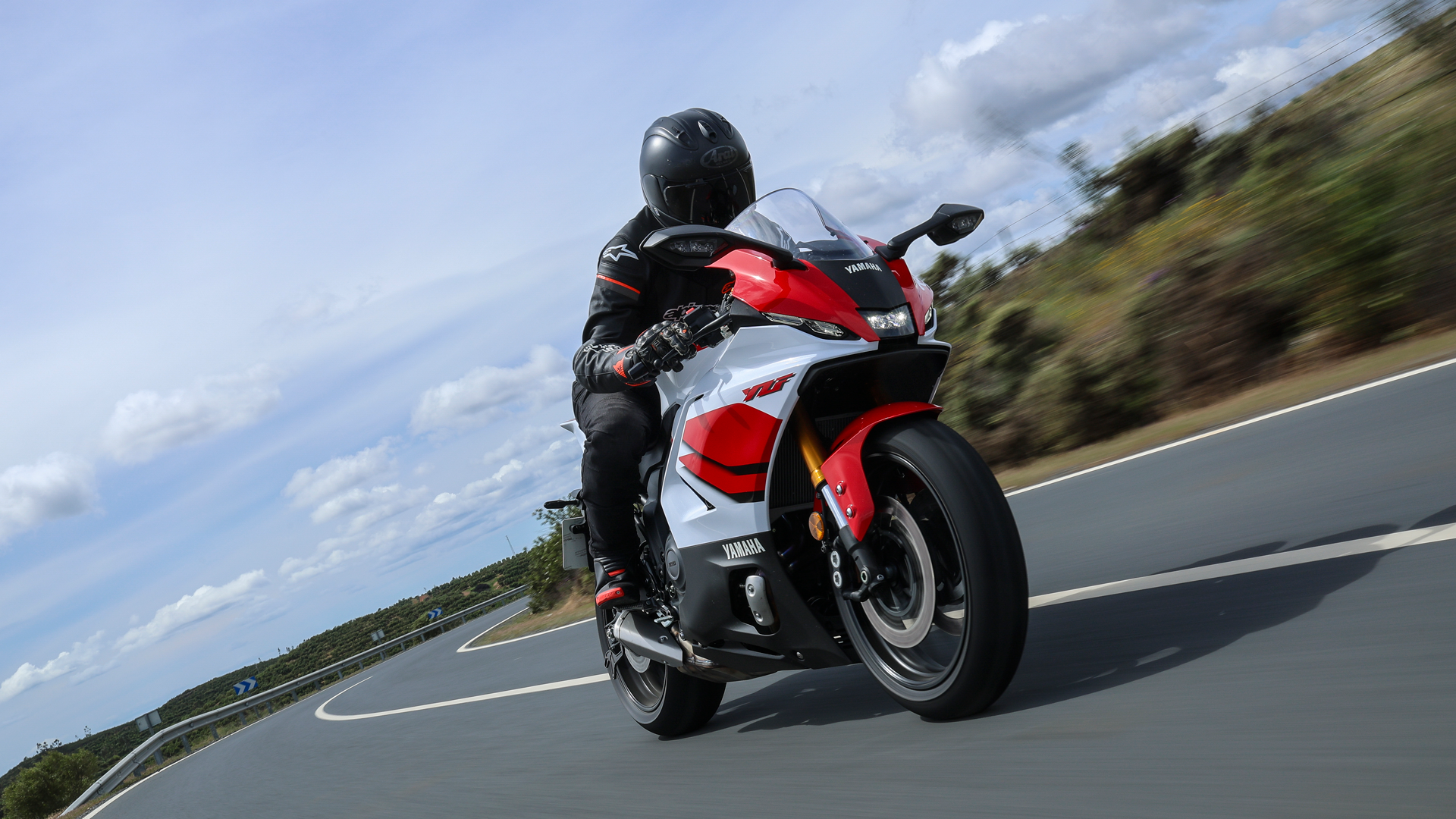 Yamaha R7 2026 Accion (15)