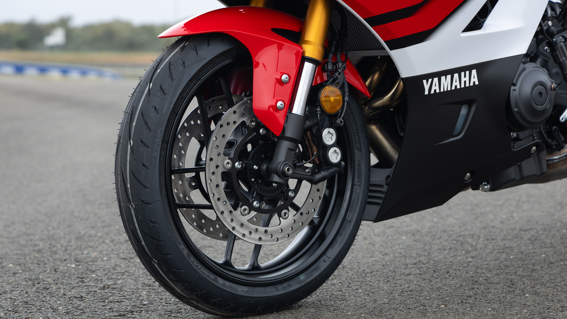 Yamaha R7 2026 Detalles (3)