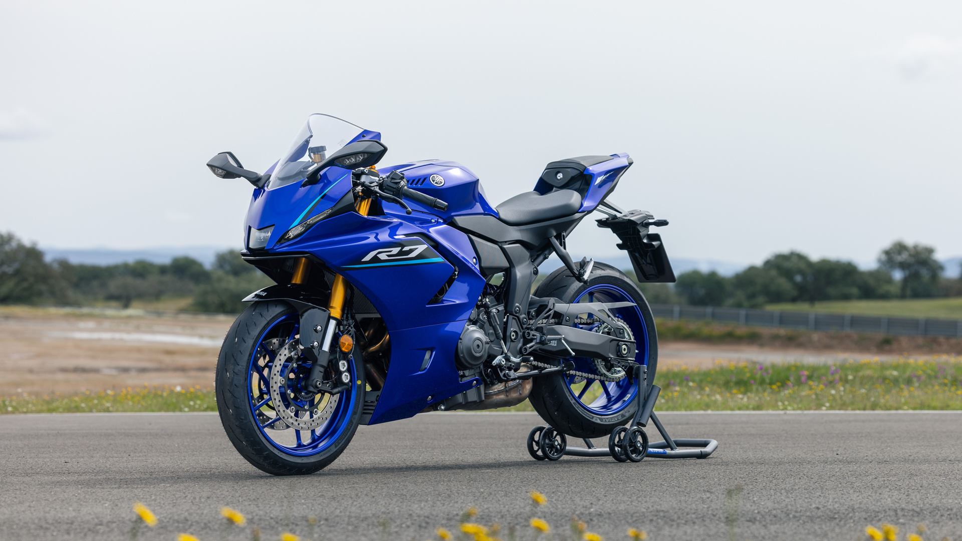 Yamaha R7 2026 Estatica (5)