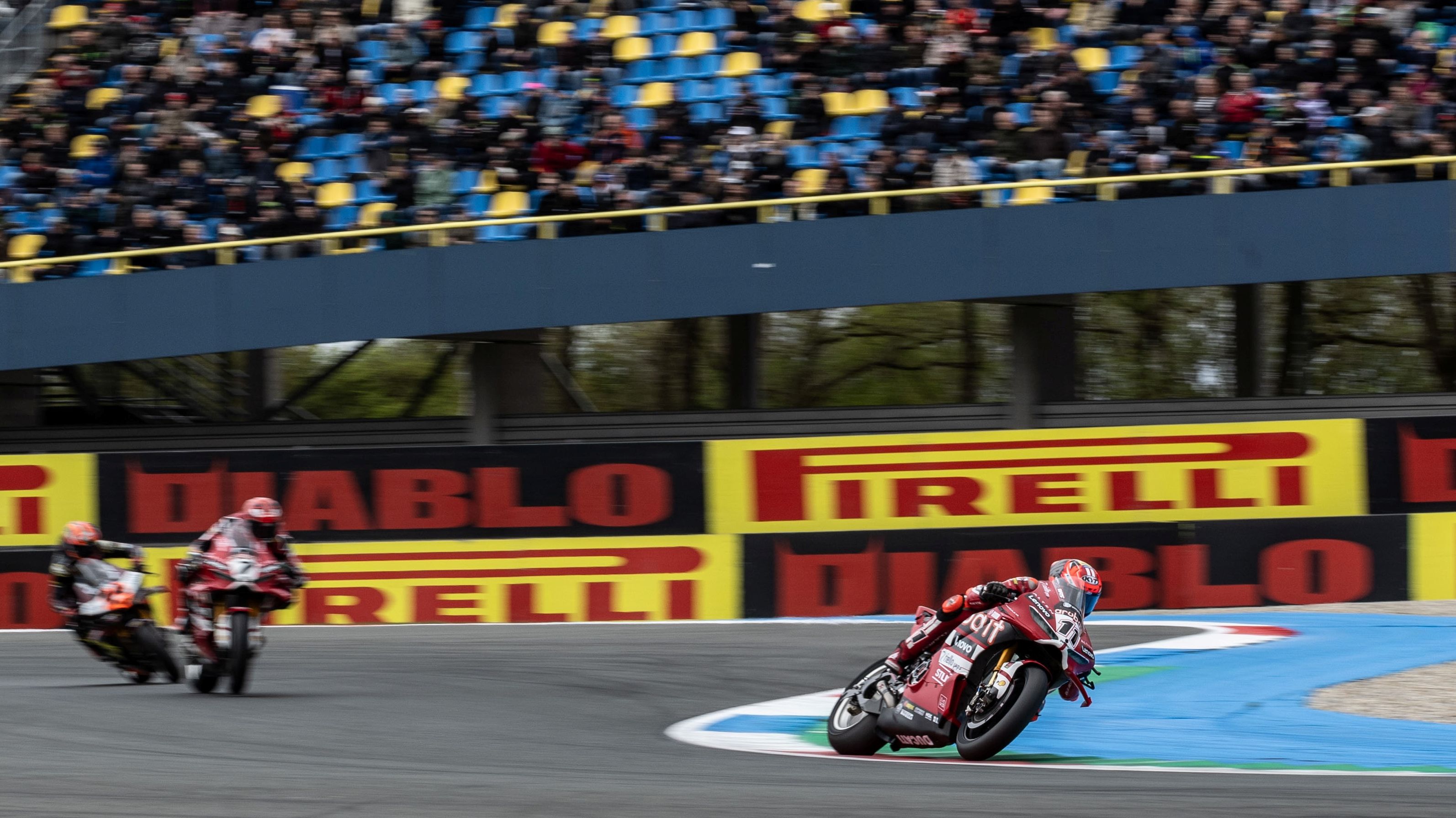 Nicolò Bulega ha vuelto a ganar con Iker Lecuona y Sam Lowes otra vez en el podio
