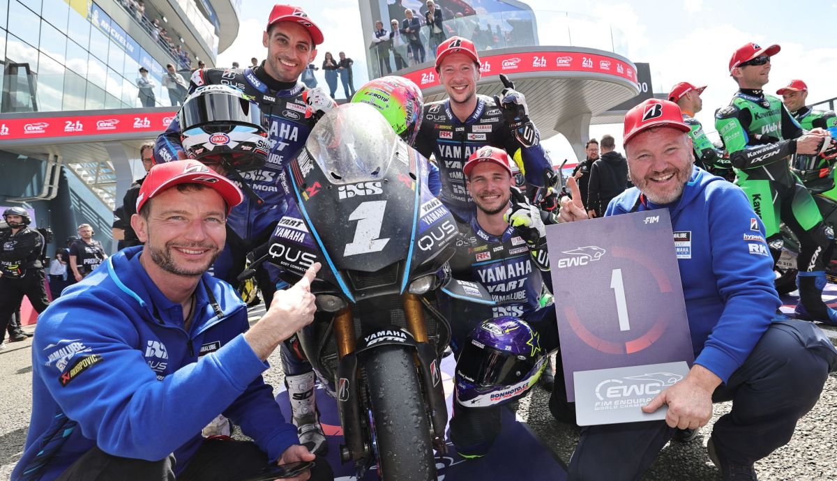 El YART Yamaha festeja el triunfo en las 24 heures motos 2026 logrado por Marvin Fritz, Karel Hanika y Leandro Mercado