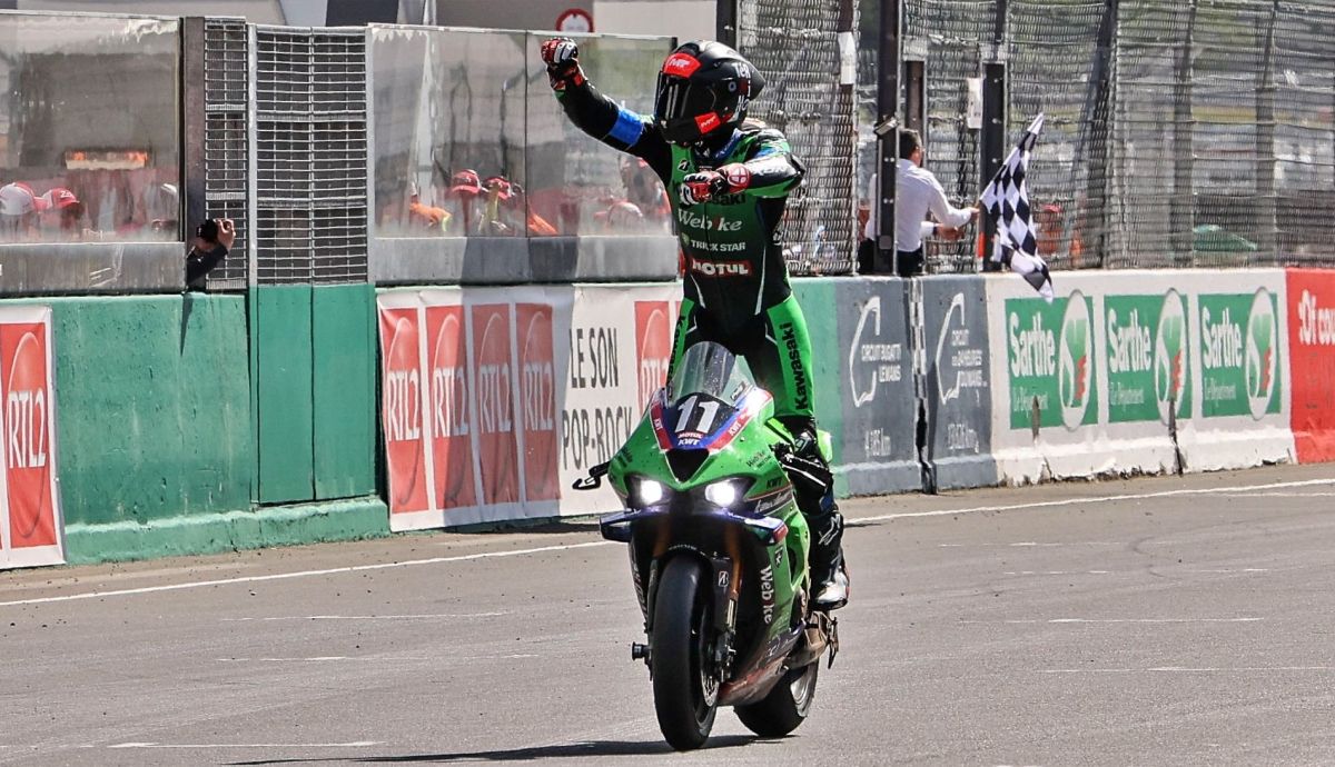 El Kawasaki Webike Trickstar festeja el tercer puesto en las 24 heures motos 2026