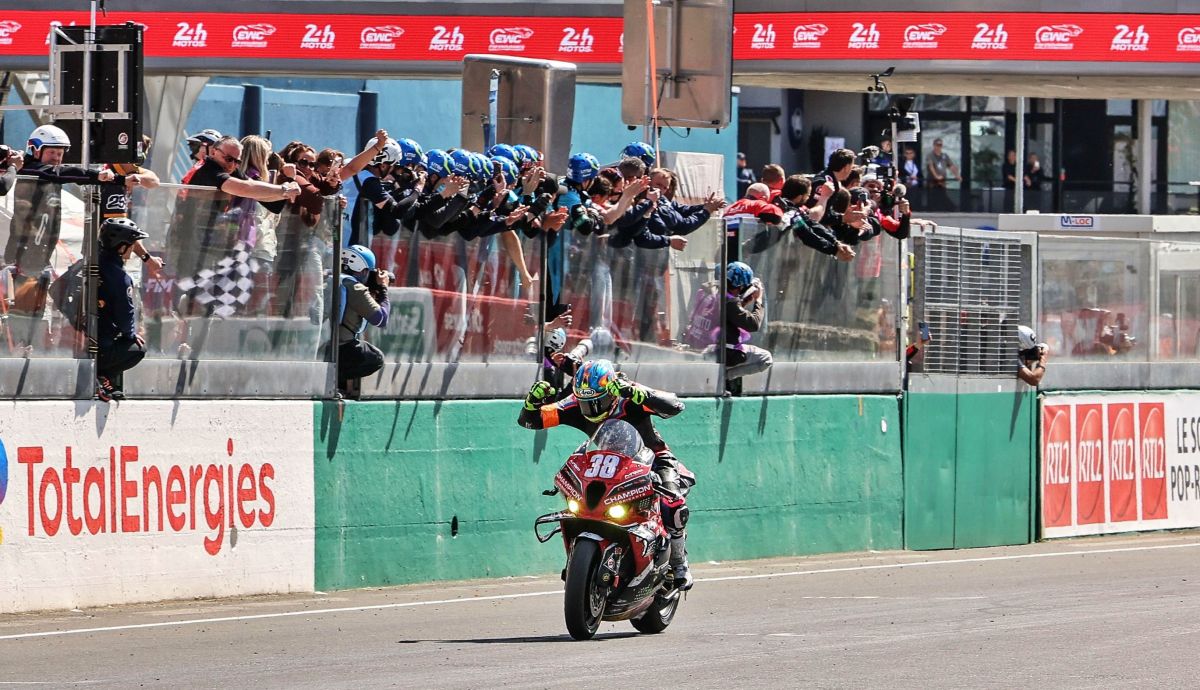 El Champion Hert Powered by MRP daba la victoria a BMW en Superstock