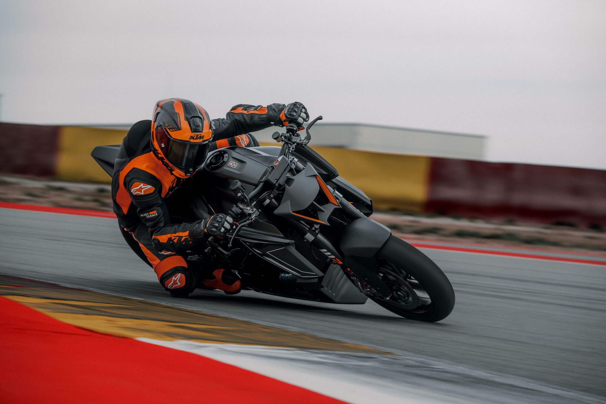 KTM 1390 SUPER DUKE RR  TRACK 2026 Accion (1)