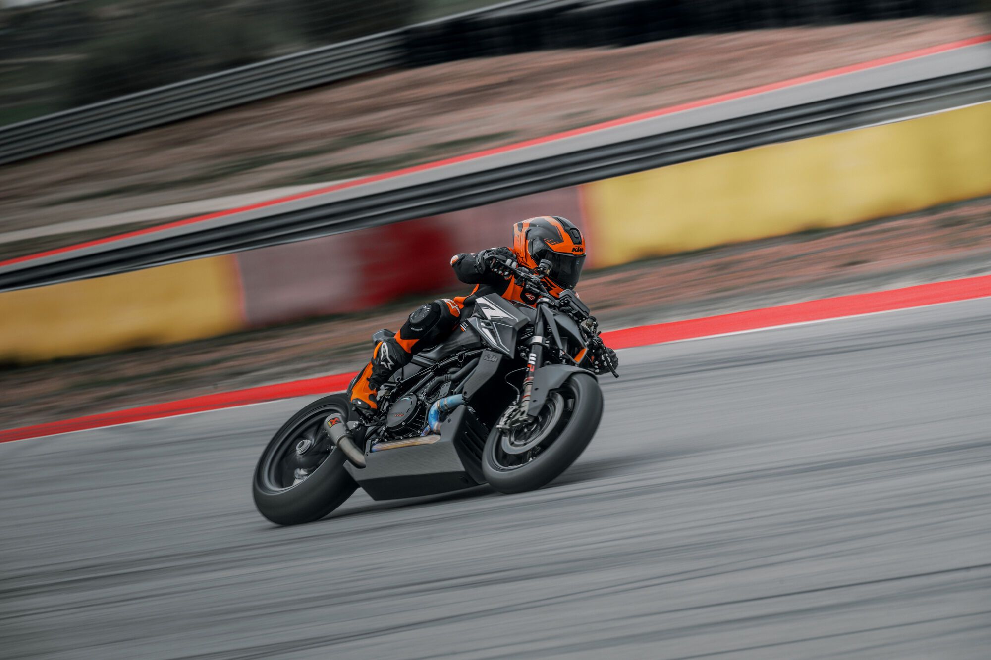 KTM 1390 SUPER DUKE RR  TRACK 2026 Accion (2)