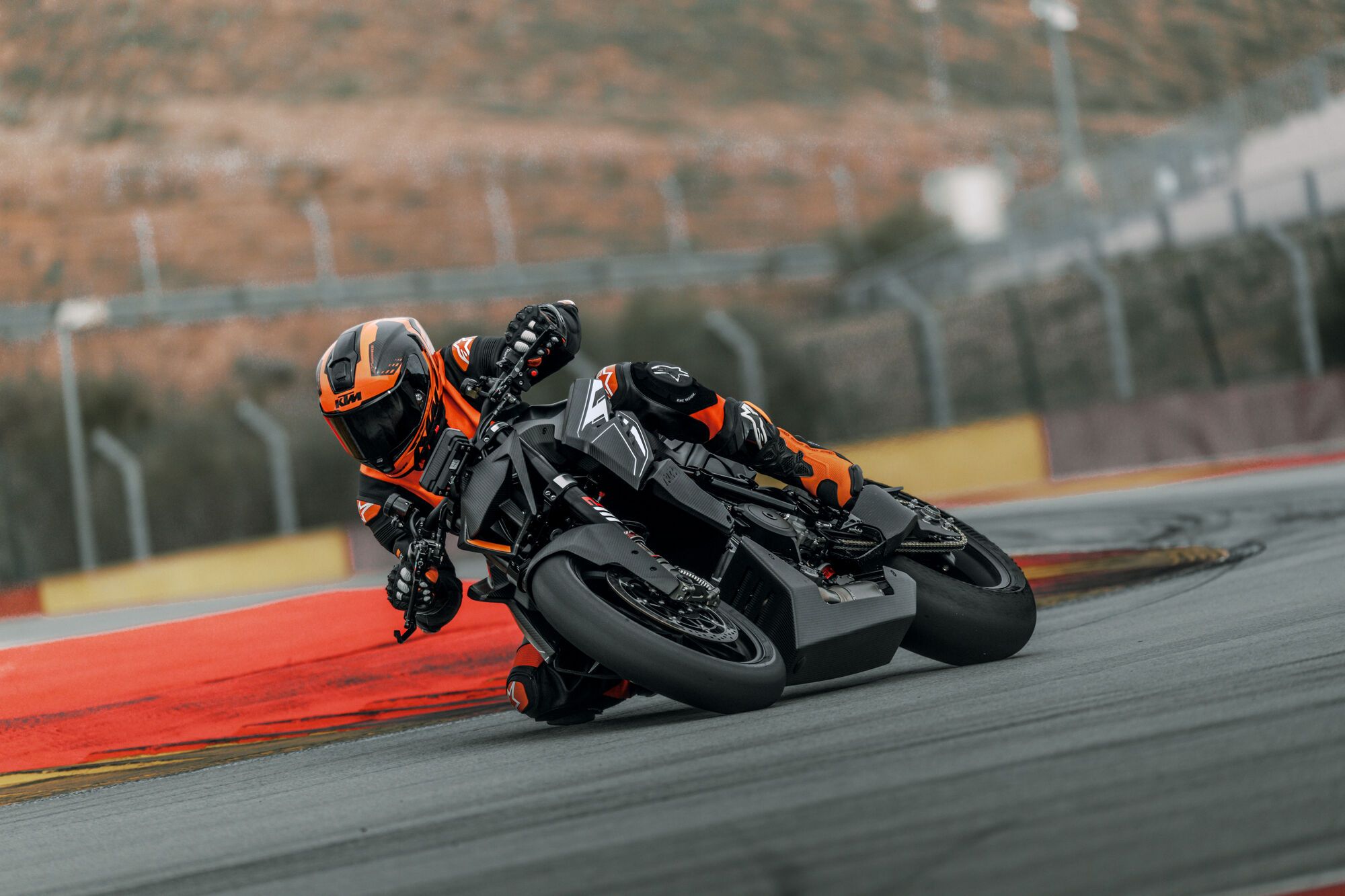 KTM 1390 SUPER DUKE RR  TRACK 2026 Accion (3)