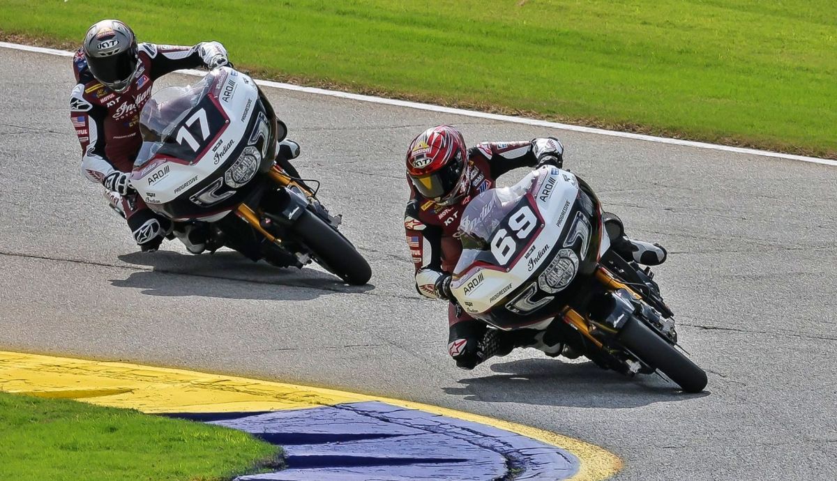 Hayden Gillim se impuso a Troy Herfoss en la primera carrera