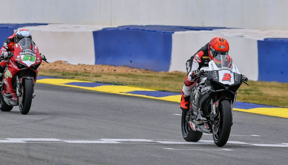 Josh Herrin se resarció batiendo a Darryn Binder para recuperar el liderato