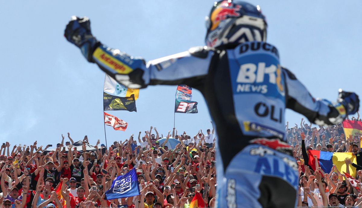 Álex Márquez celebra su victoria en Nieto Peluqui, MotoGP Jerez 2026