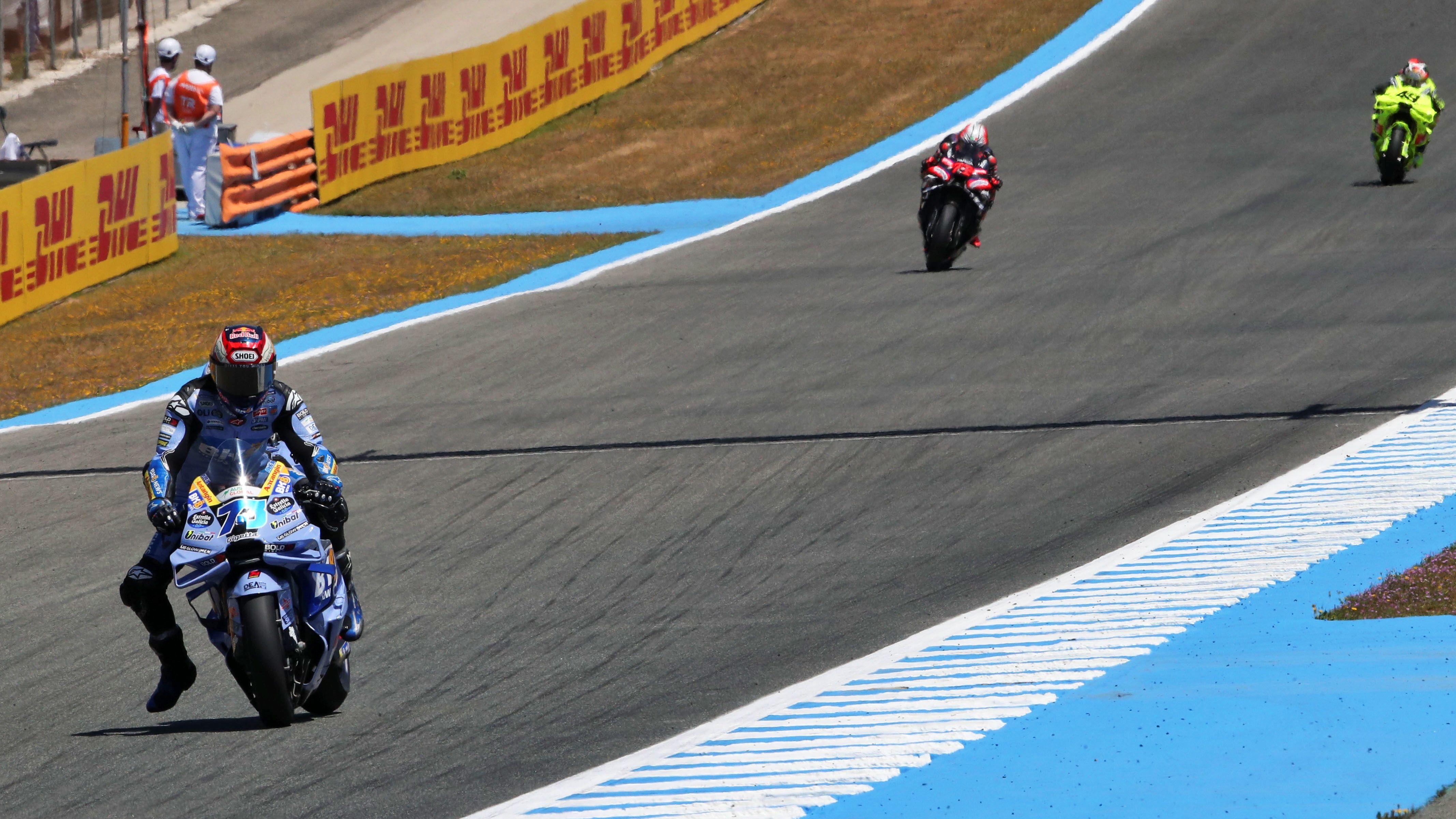 Álex Márquez se va de Marco Bezzecchi y Fabio Di Giannantonio, MotoGP Jerez 2026