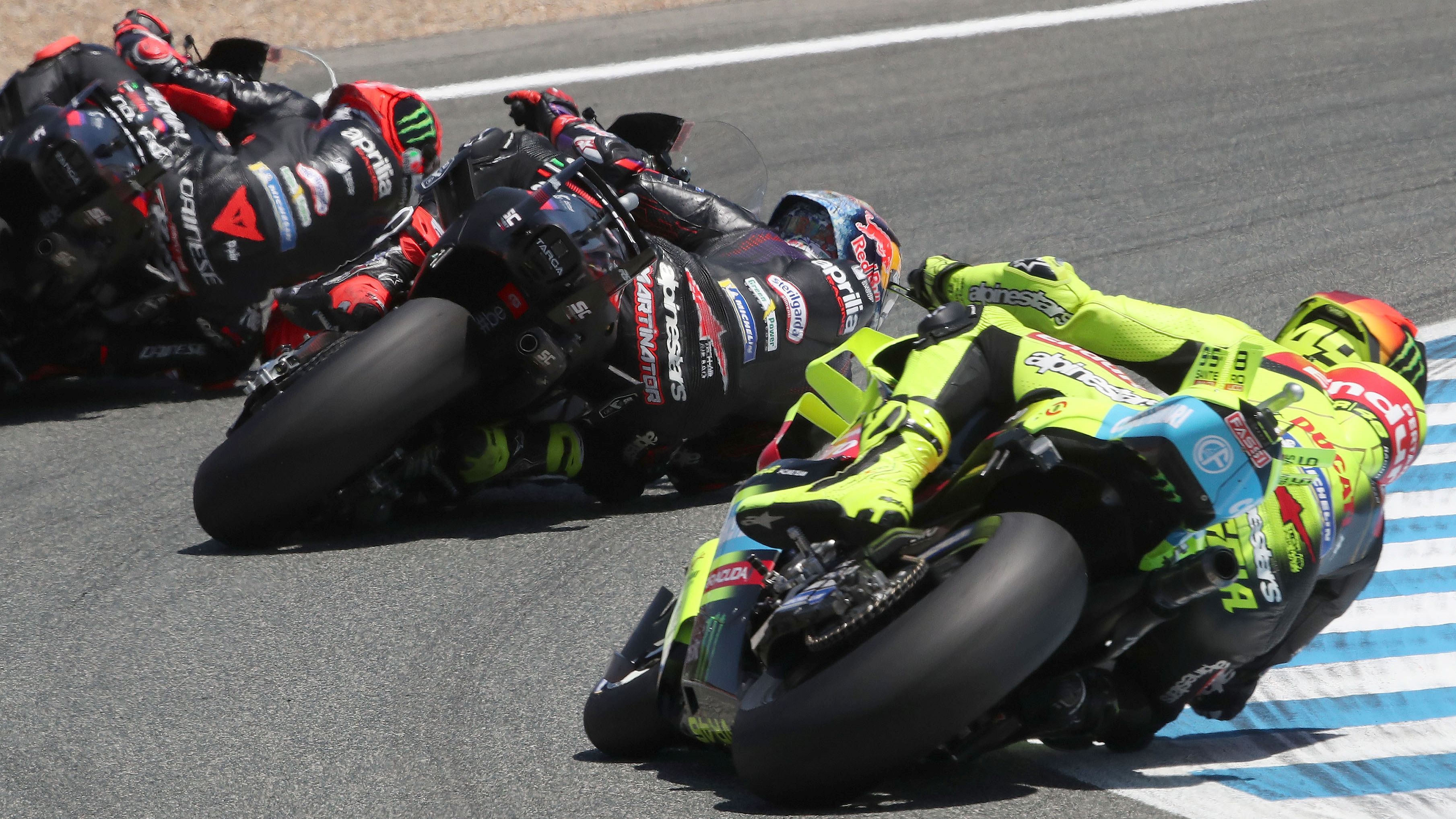 Fabio Di Giannantonio persigue a Jorge Martín y Marco Bezzecchi, MotoGP Jerez 2026