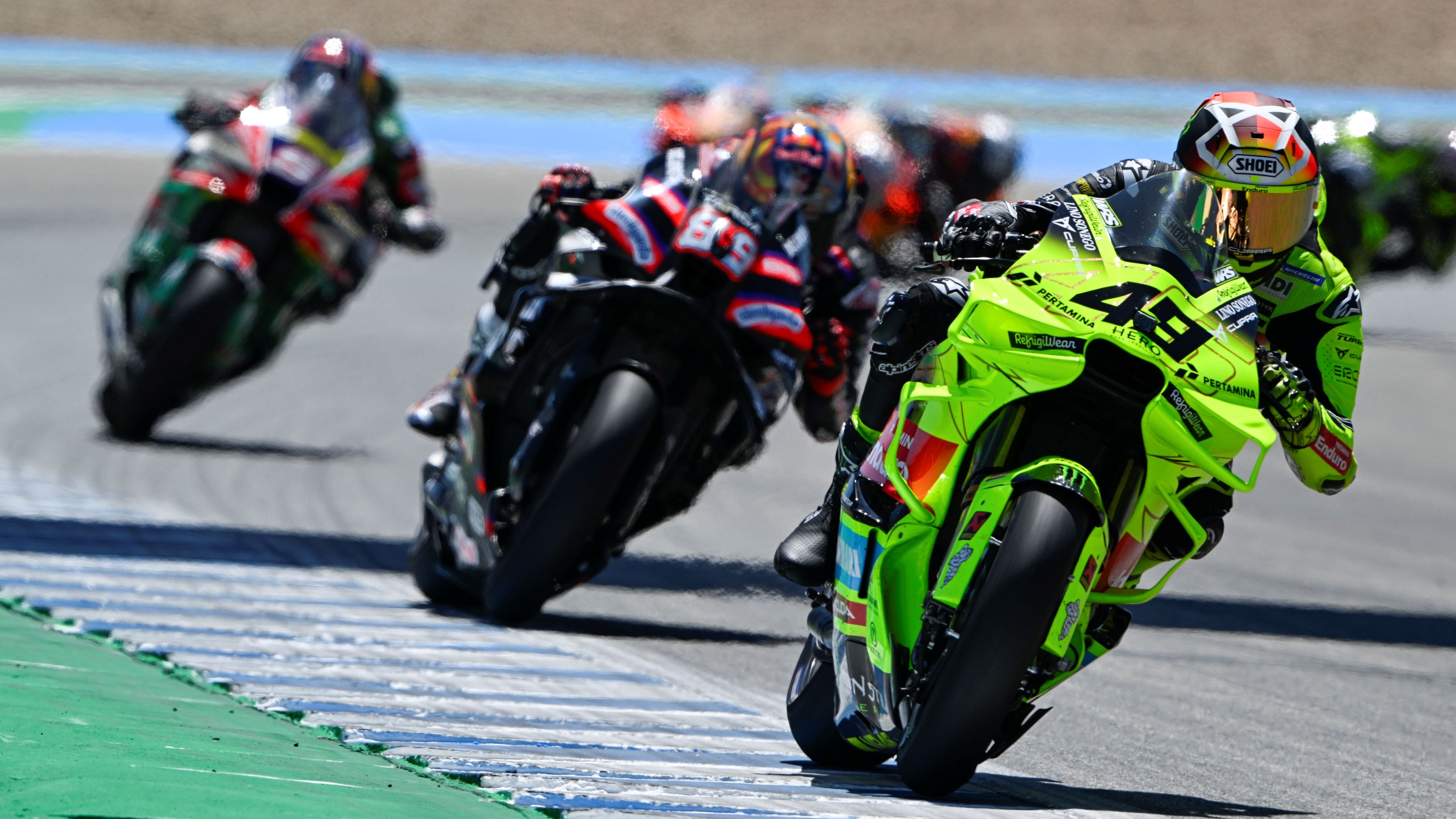 Fabio Di Giannantonio por delante de Jorge Martín y Johann Zarco, MotoGP Jerez 2026