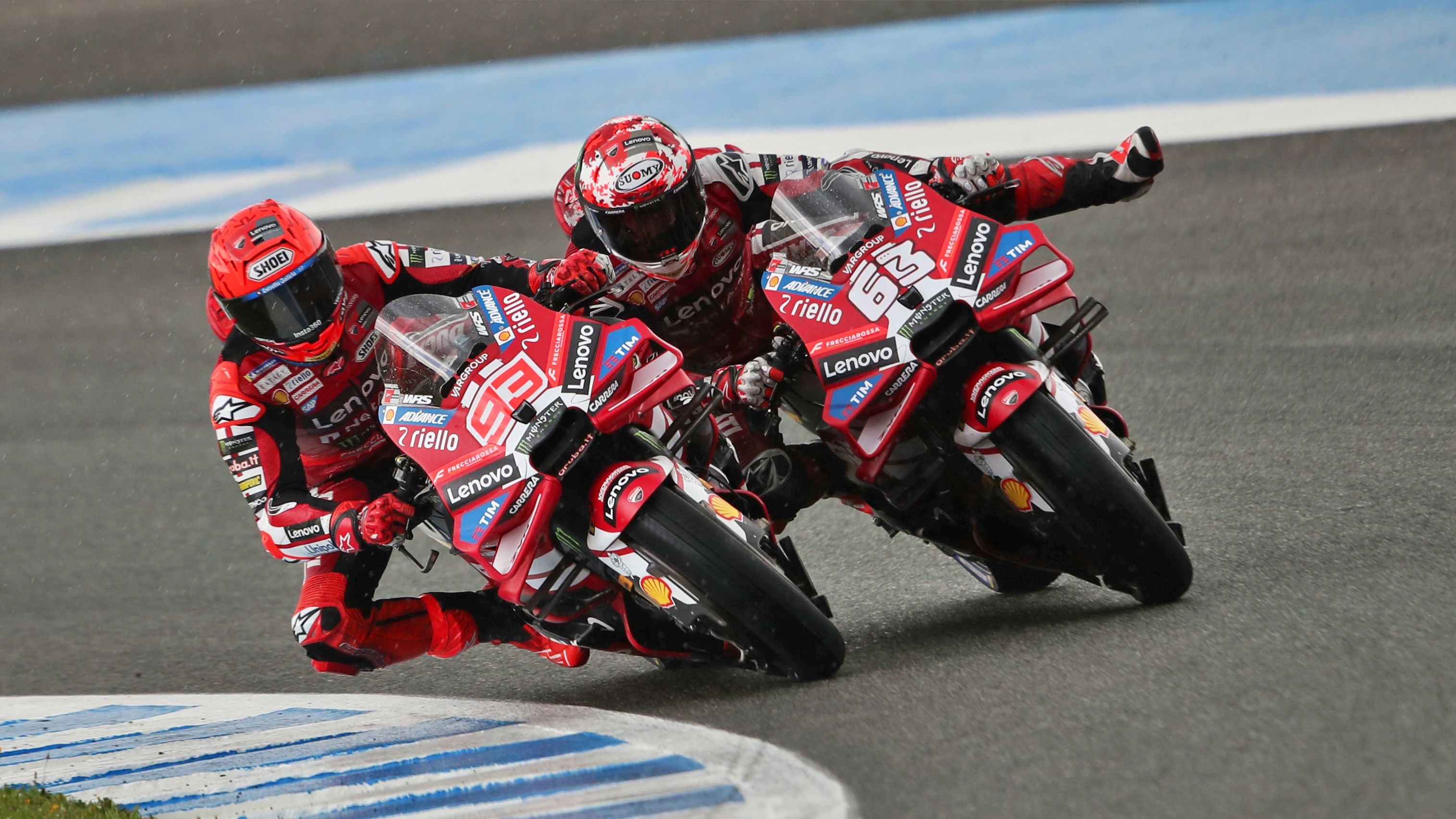 Marc Márquez supera a Pecco Bagnaia para ganar el Sprint, MotoGP Jerez 2026