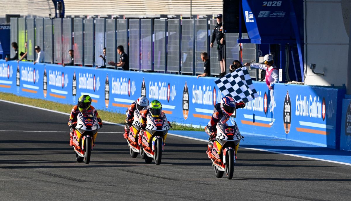 Kiandra Ramadhipa se impuso en el numeroso grupo de la segunda carrera