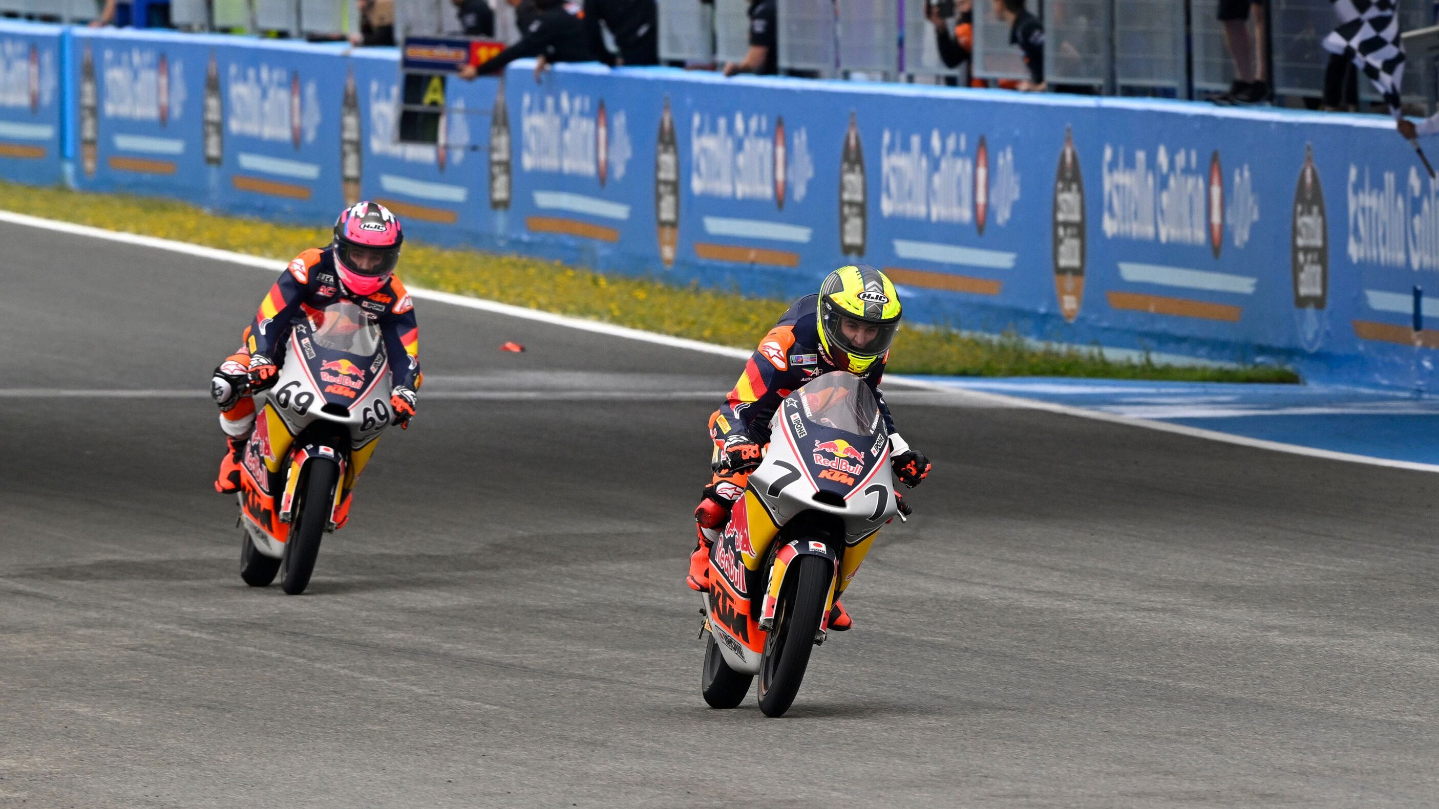 Beñat Fernández se impuso en la primera carrera ante Fernando Bujosa