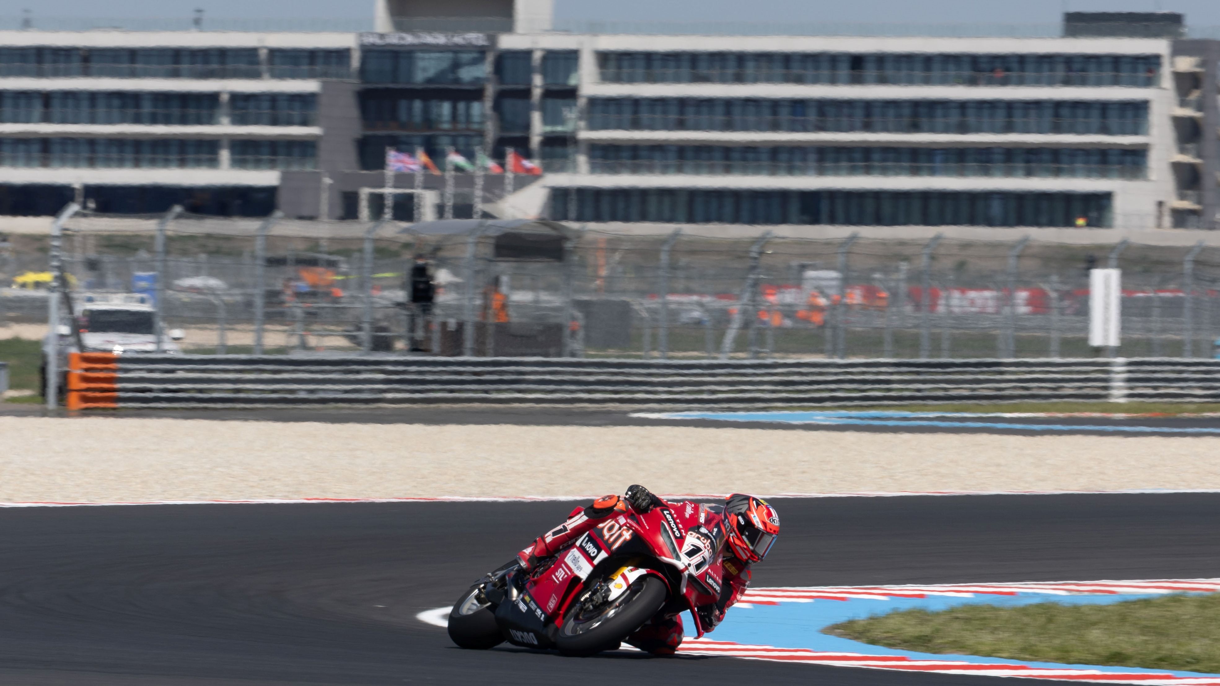 Nicolò Bulega ha ganado en Hungría para batir el récord de victorias consecutivas del Mundial de Superbike
