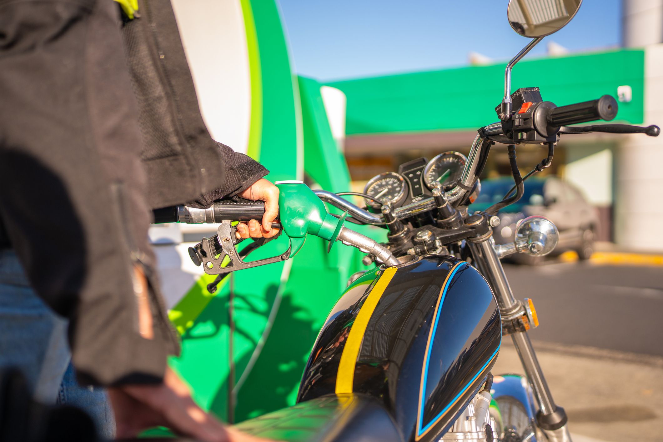 La nueva esperanza de las motos de combustión: llega el E20 (Foto: iStock)