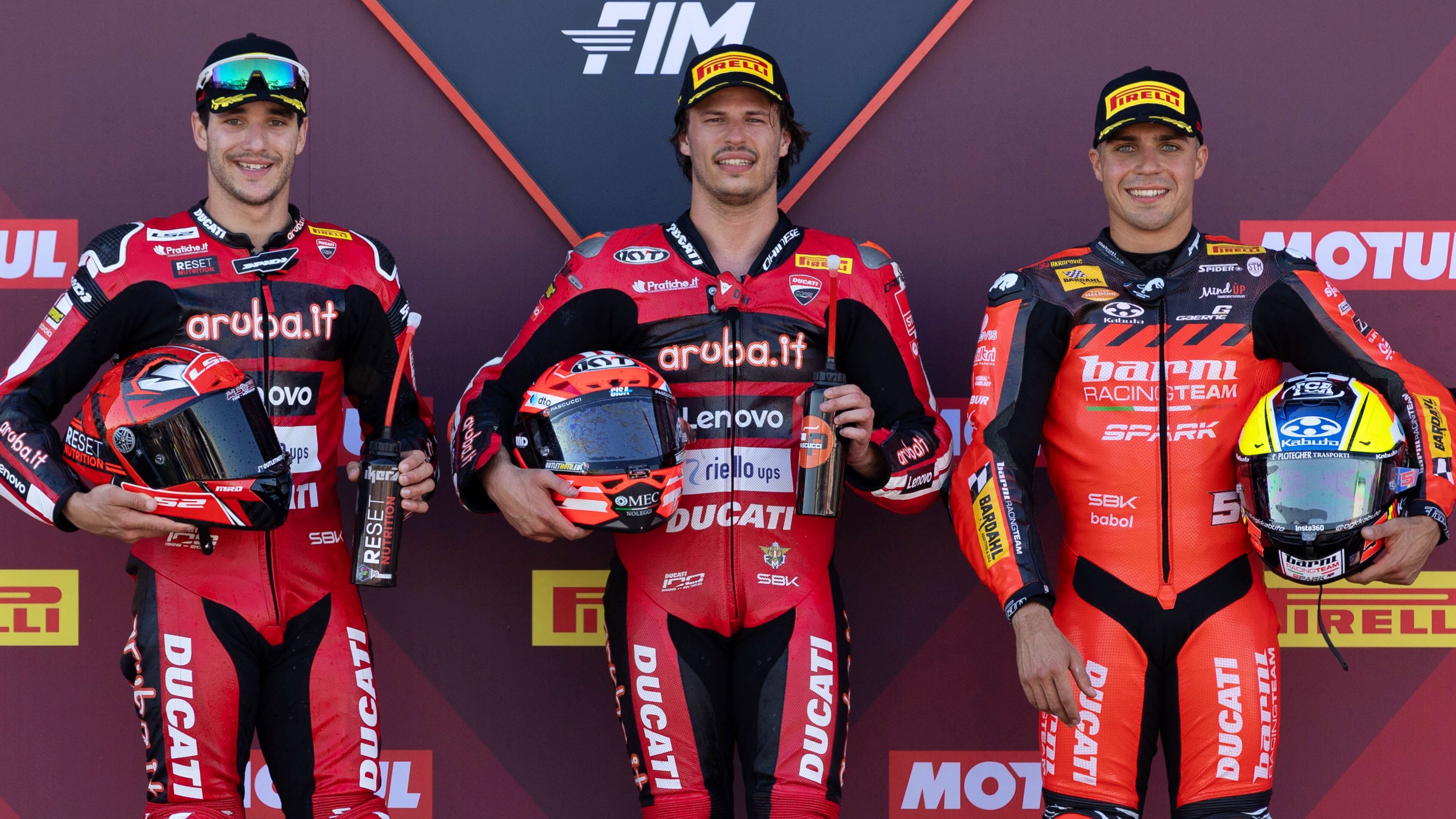 Nicolò Bulega, Iker Lecuona y Yari Montella en el último podio del Mundial de Superbike