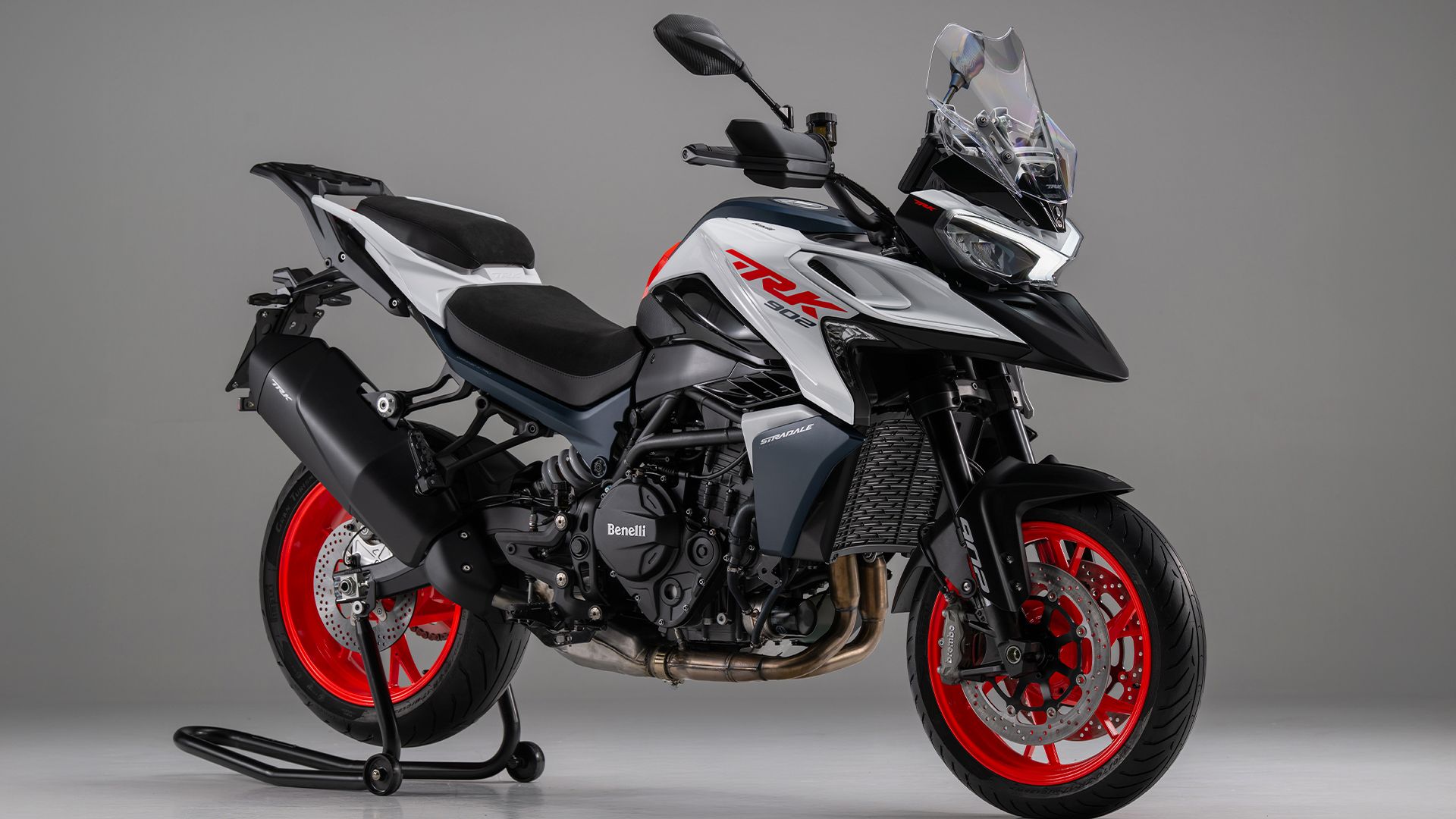 Benelli desvela el equipamiento de la nueva TRK 902