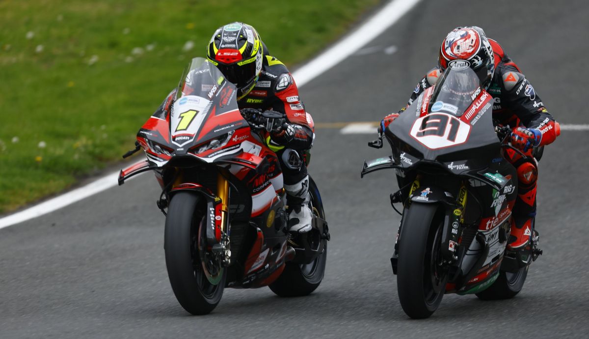 Leon Haslam intentó frenar a un imparable Kyle Ryde