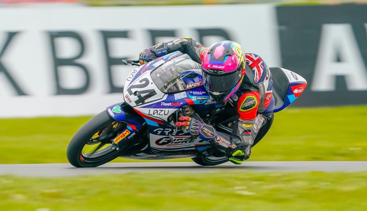 Ryan Frost ganó dos de las carreras de la Moto4 British Cup