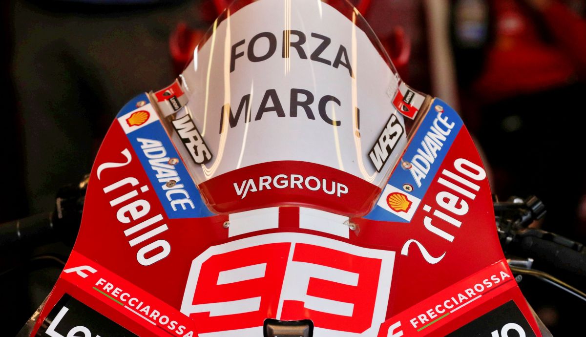 Forza Marc, se podía leer hoy en la Desmosedici del español