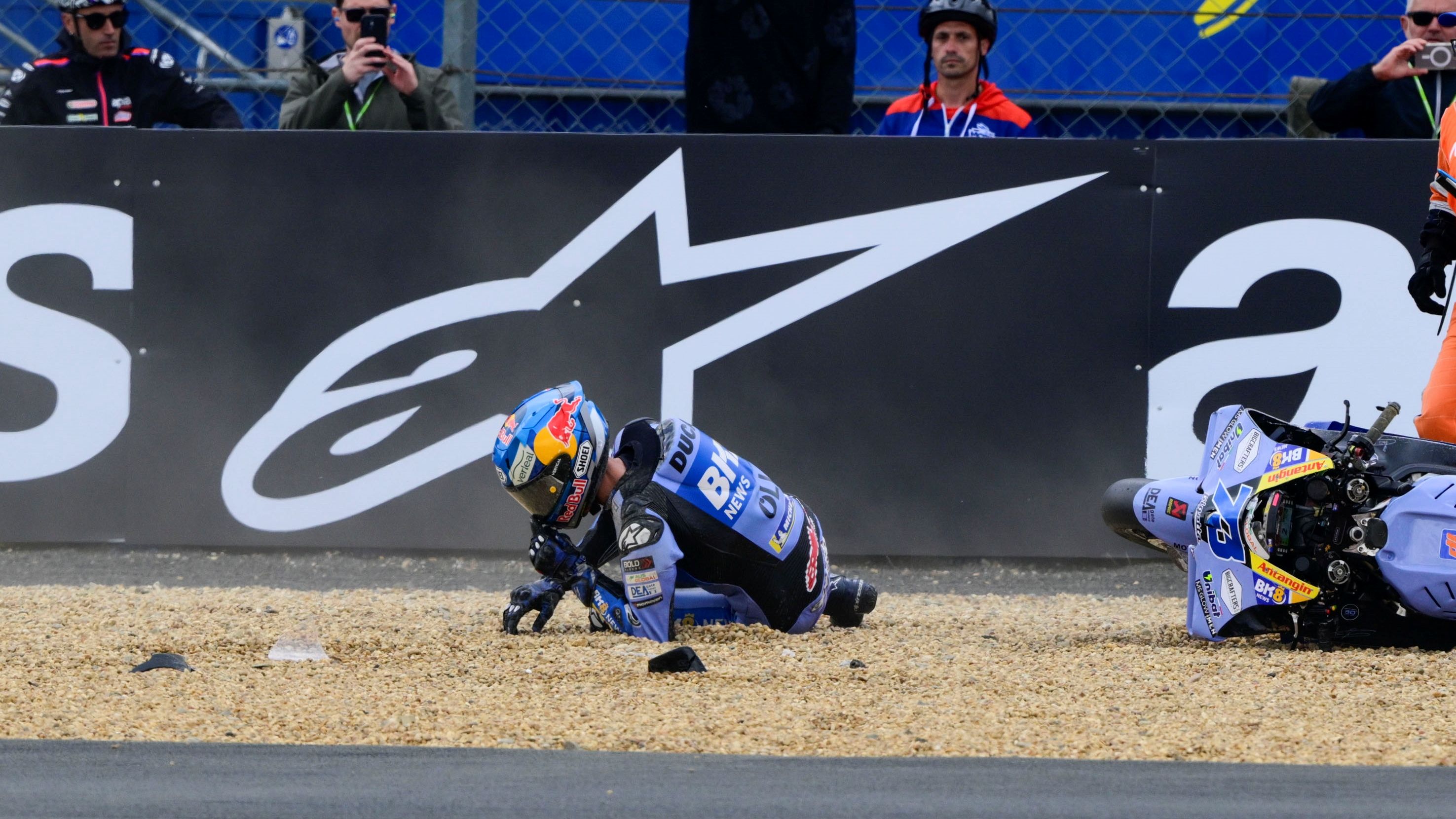 La caída de Alex Márquez en la carrera de Le Mans
