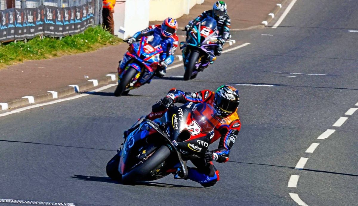 Storm Stacey se va de Josh Brookes y Michael Dunlop para ganar la carrera de Superstock de la NW200 2026