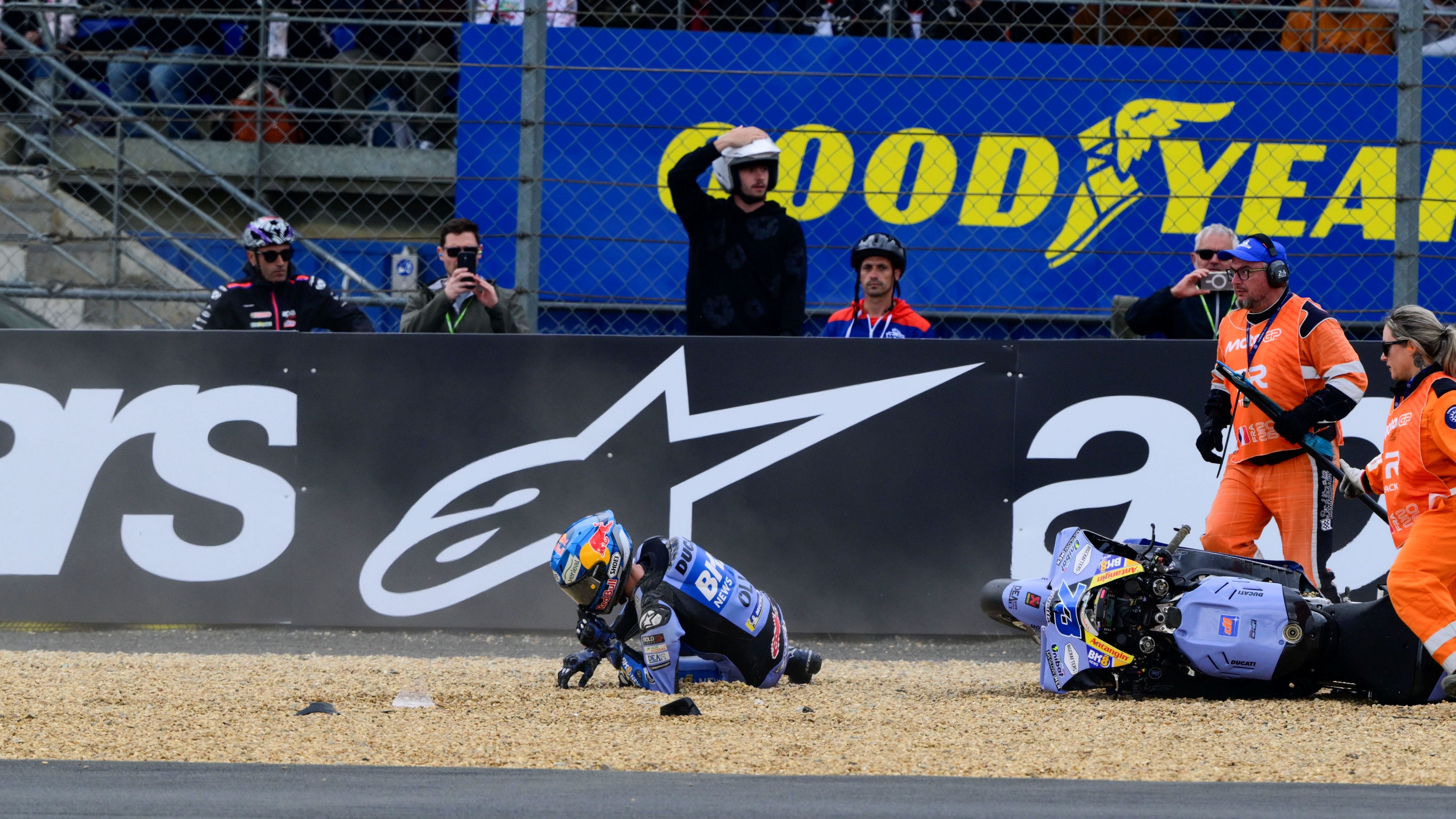 Álex Márquez se cayó en la segunda vuelta, MotoGP Le Mans 2026