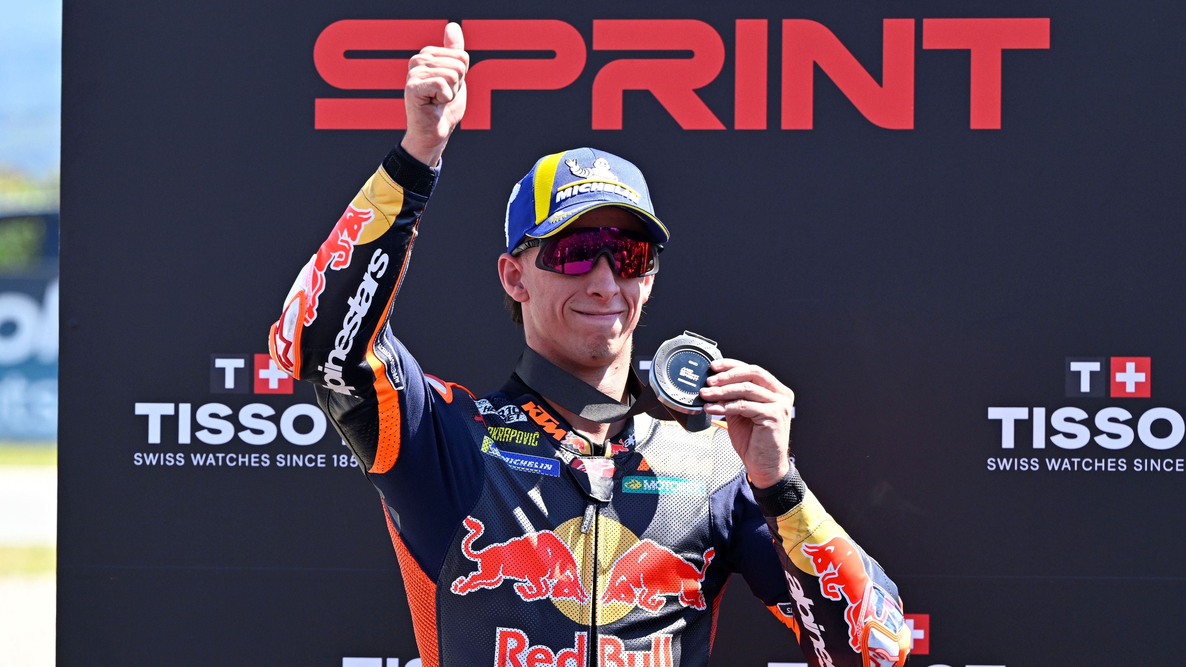 Pedro Acosta en el podio del Sprint de Catalunya