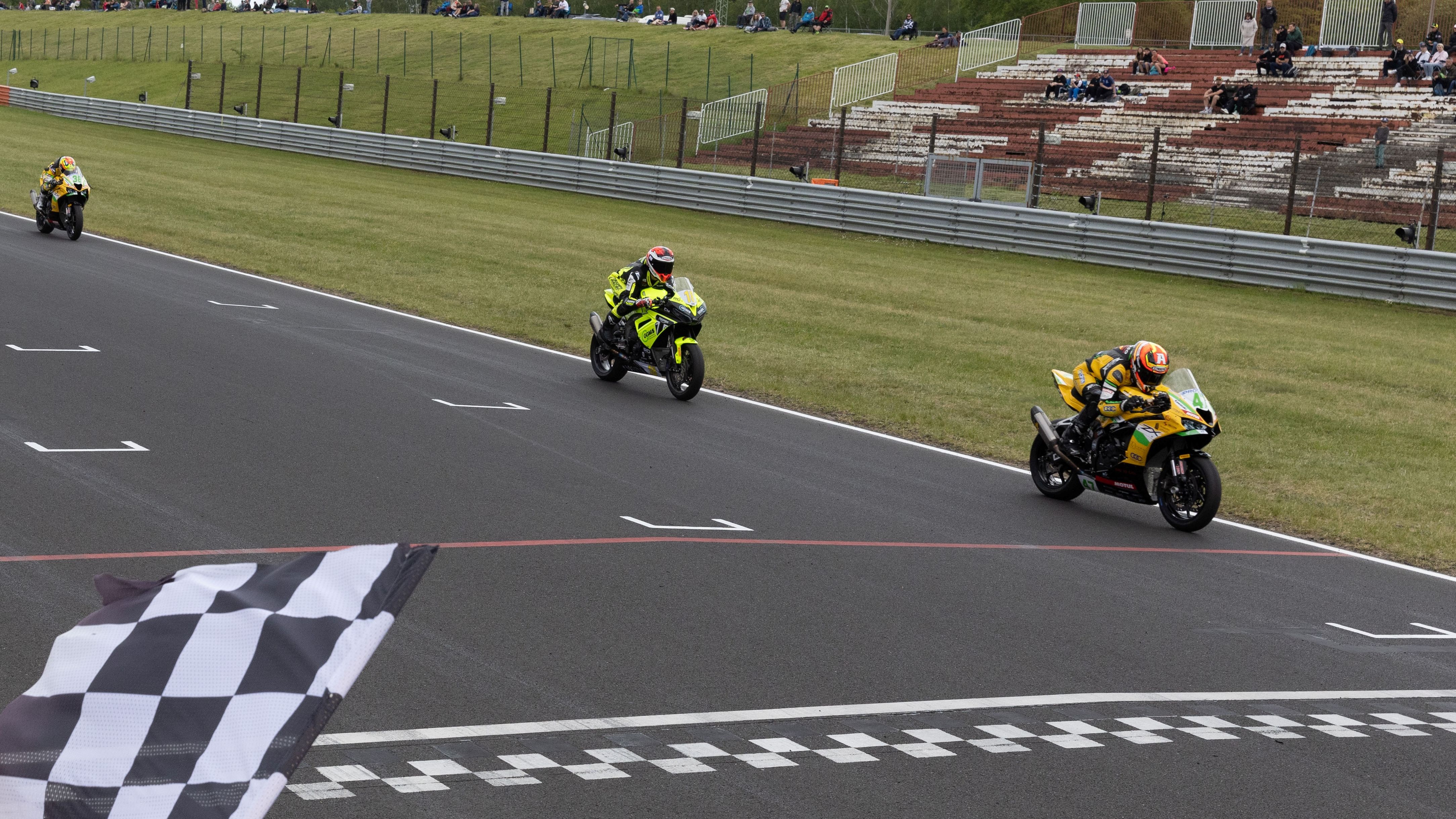 Antonio Torres se impone en meta ante Bruno Ieraci