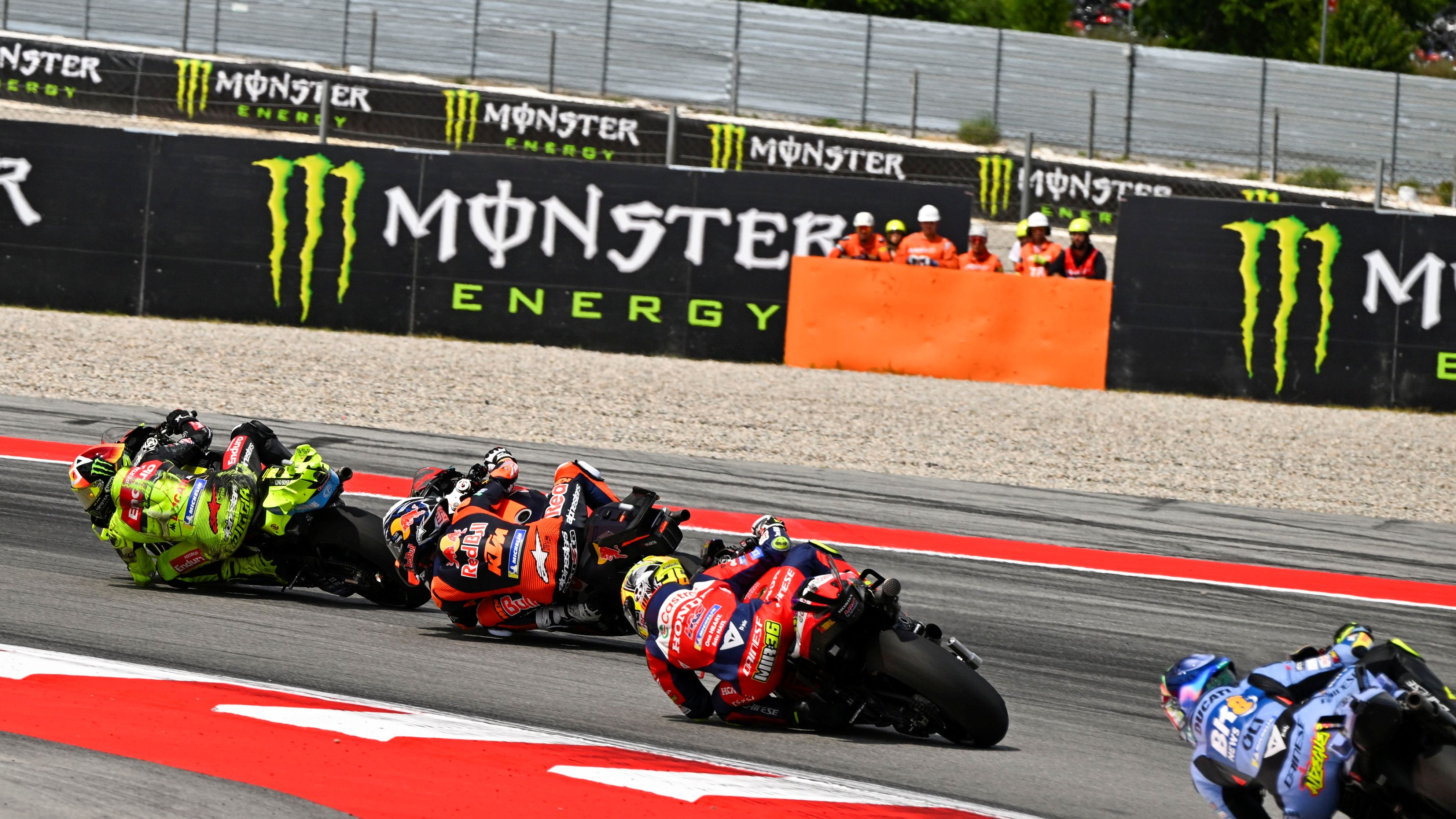 Fabio Di Giannantonio lidera ante Pedro Acosta, Joan Mir y Fermín Aldeguer, MotoGP Catalunya 2026