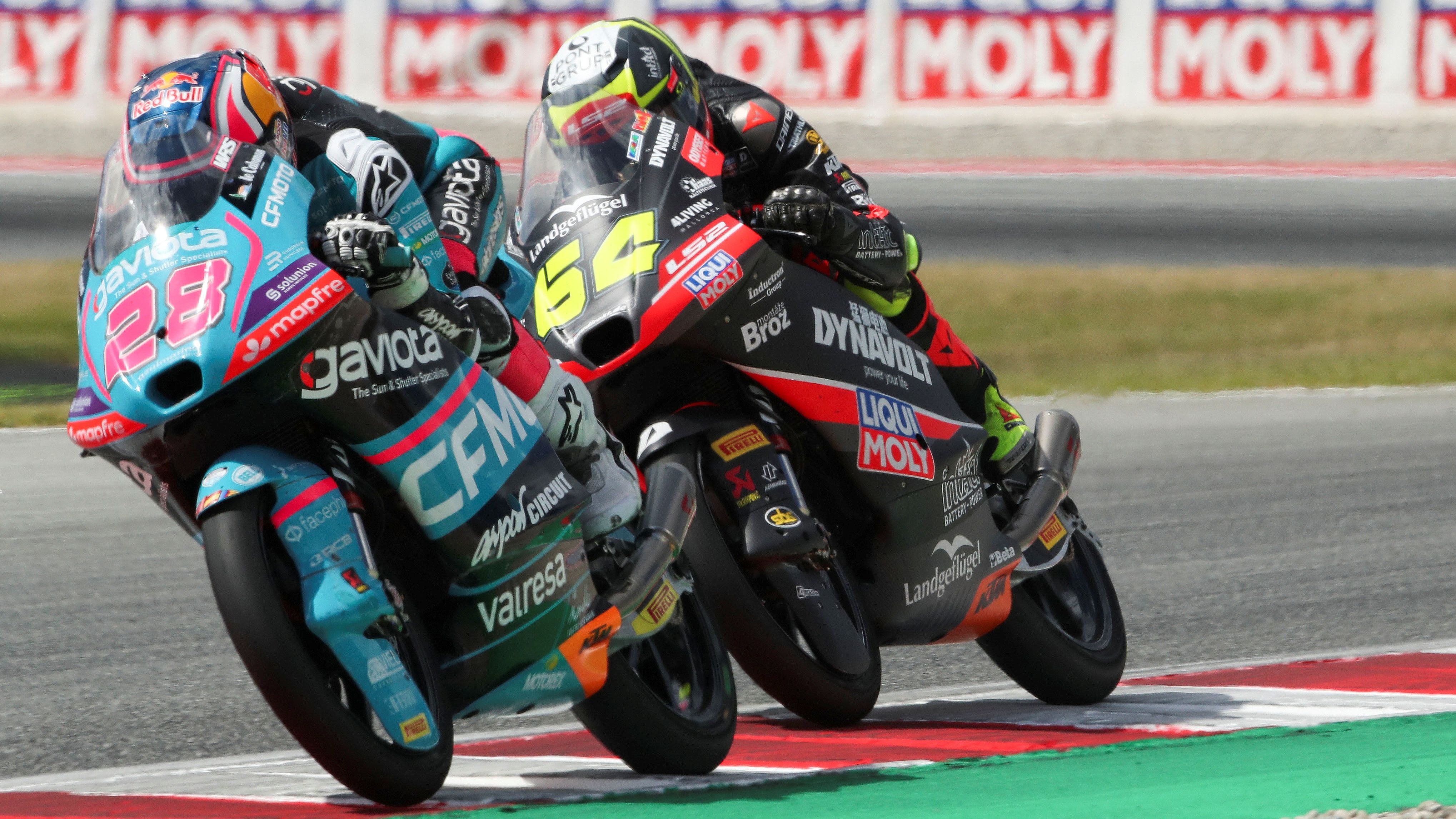 Máximo Quiles con David Muñoz totalmente pegado, Moto3 Catalunya 2026