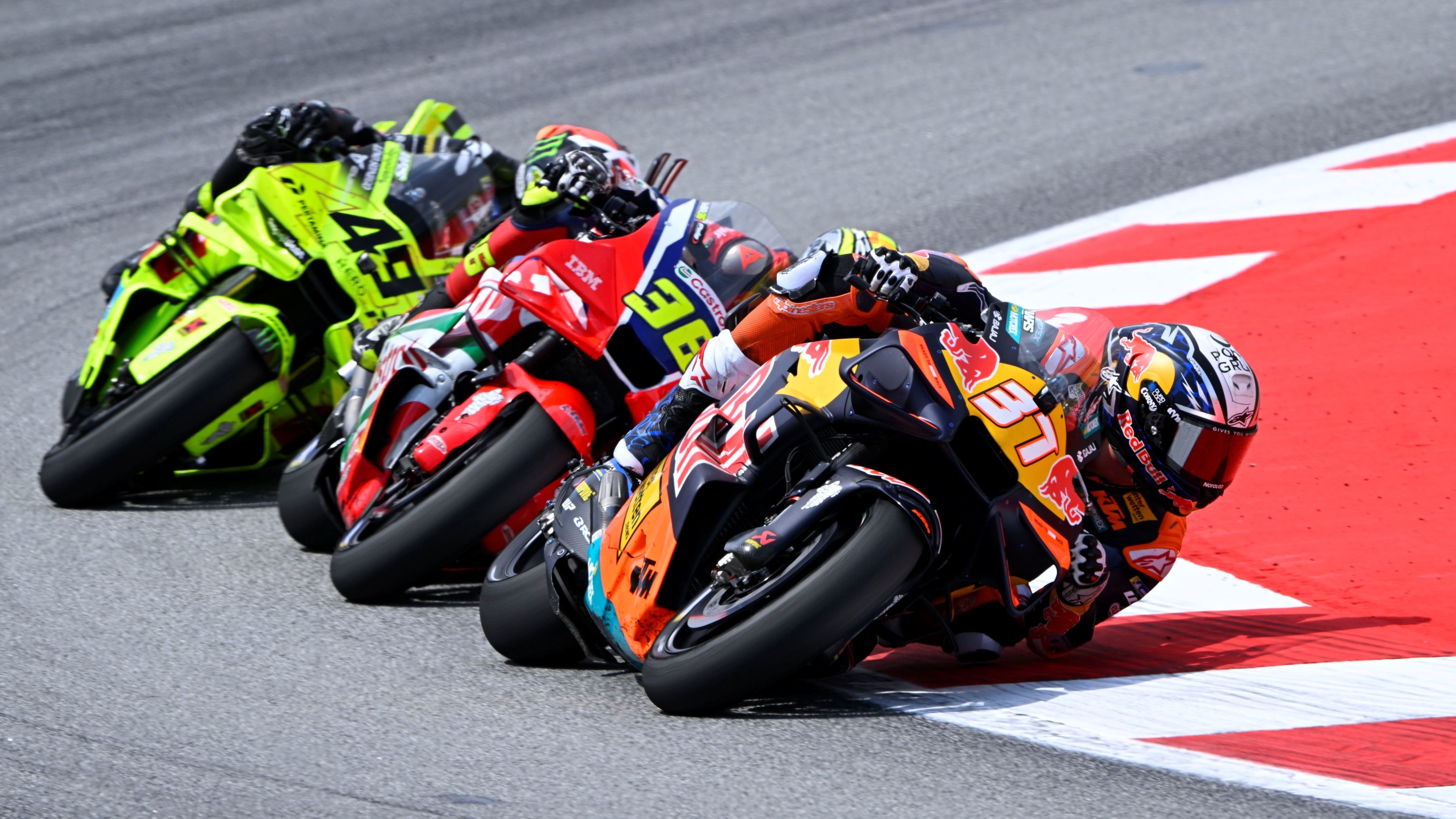 Pedro Acosta lidera con Joan Mir y Fabio Di Giannantonio pegados, MotoGP Catalunya 2026