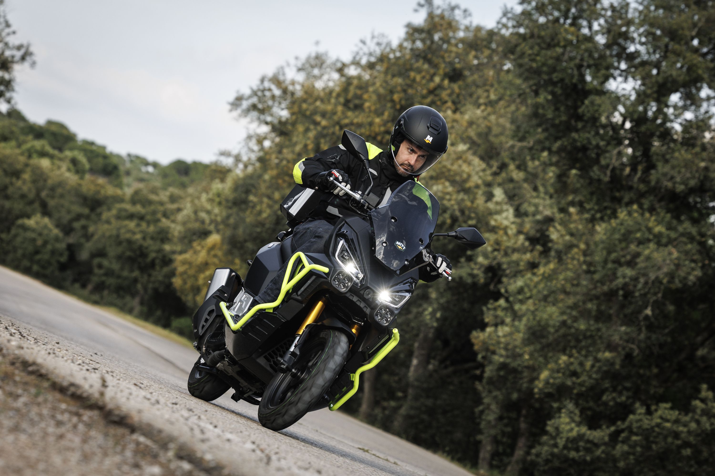 MITT presenta el nuevo ADV PRO 125: un scooter crossover por poco más de 3.000 euros
