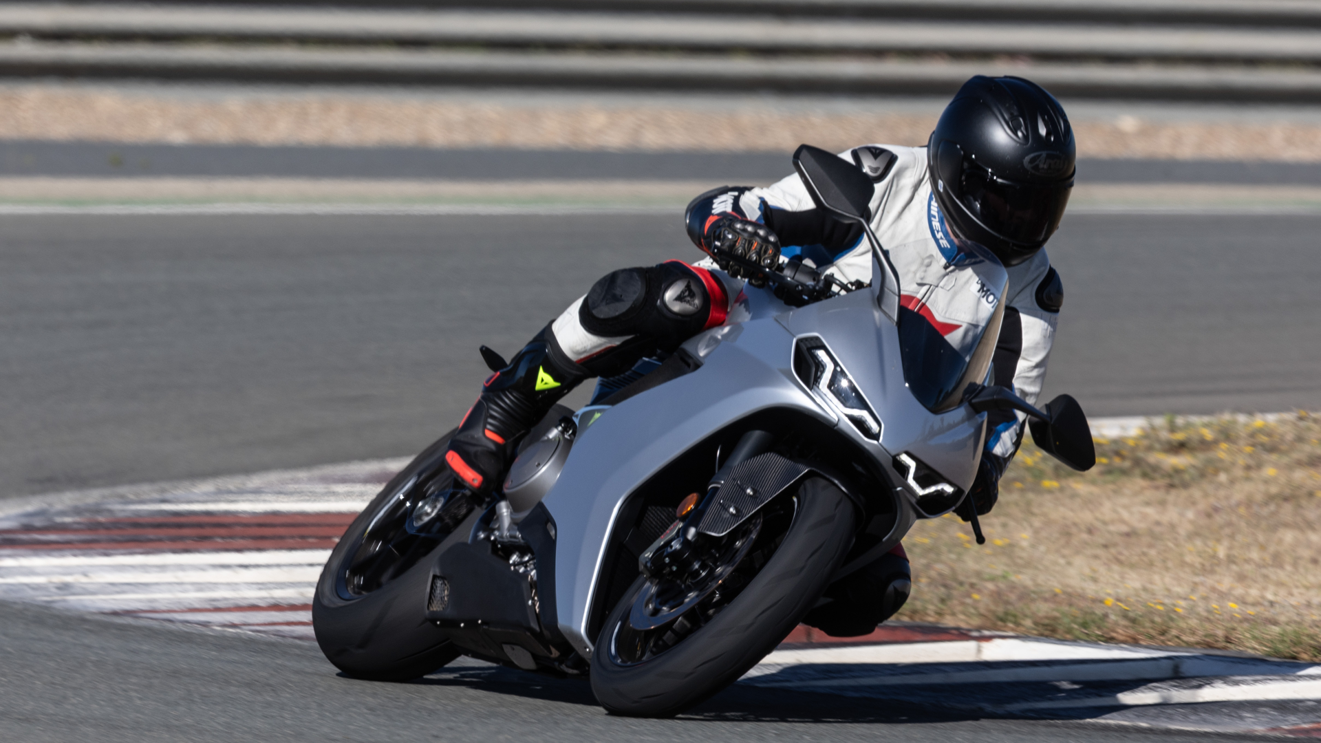 Norton Manx R 2026 Accion (61)