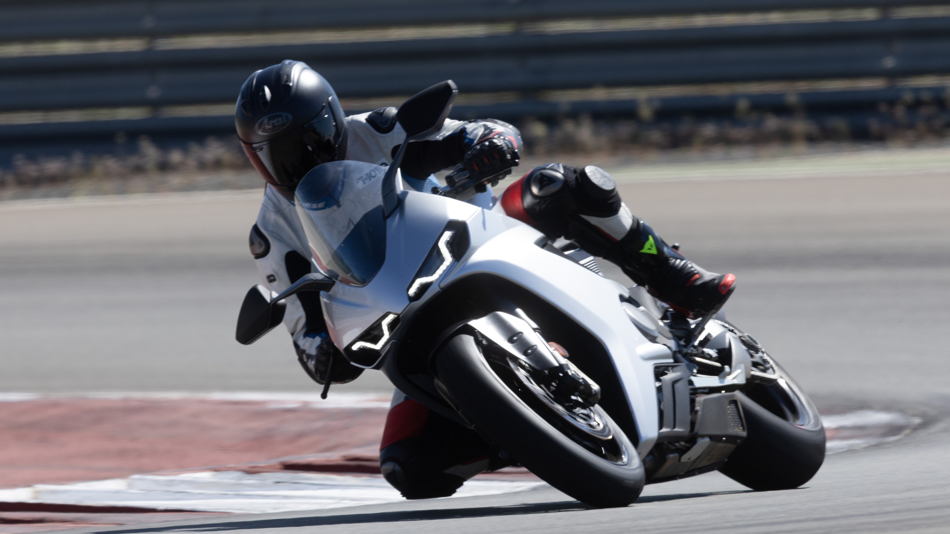 Norton Manx R 2026 Accion (85)
