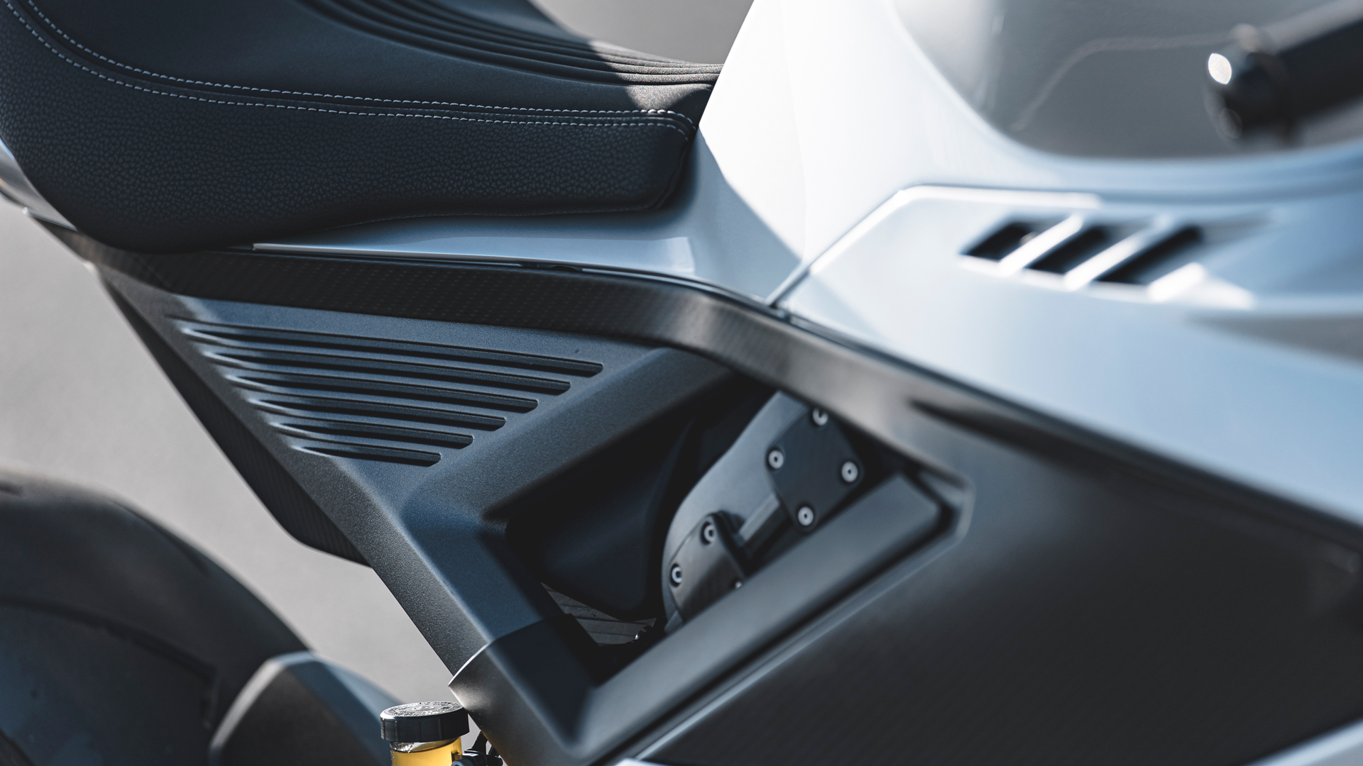 Norton ManxR 2026 Detailes (14)