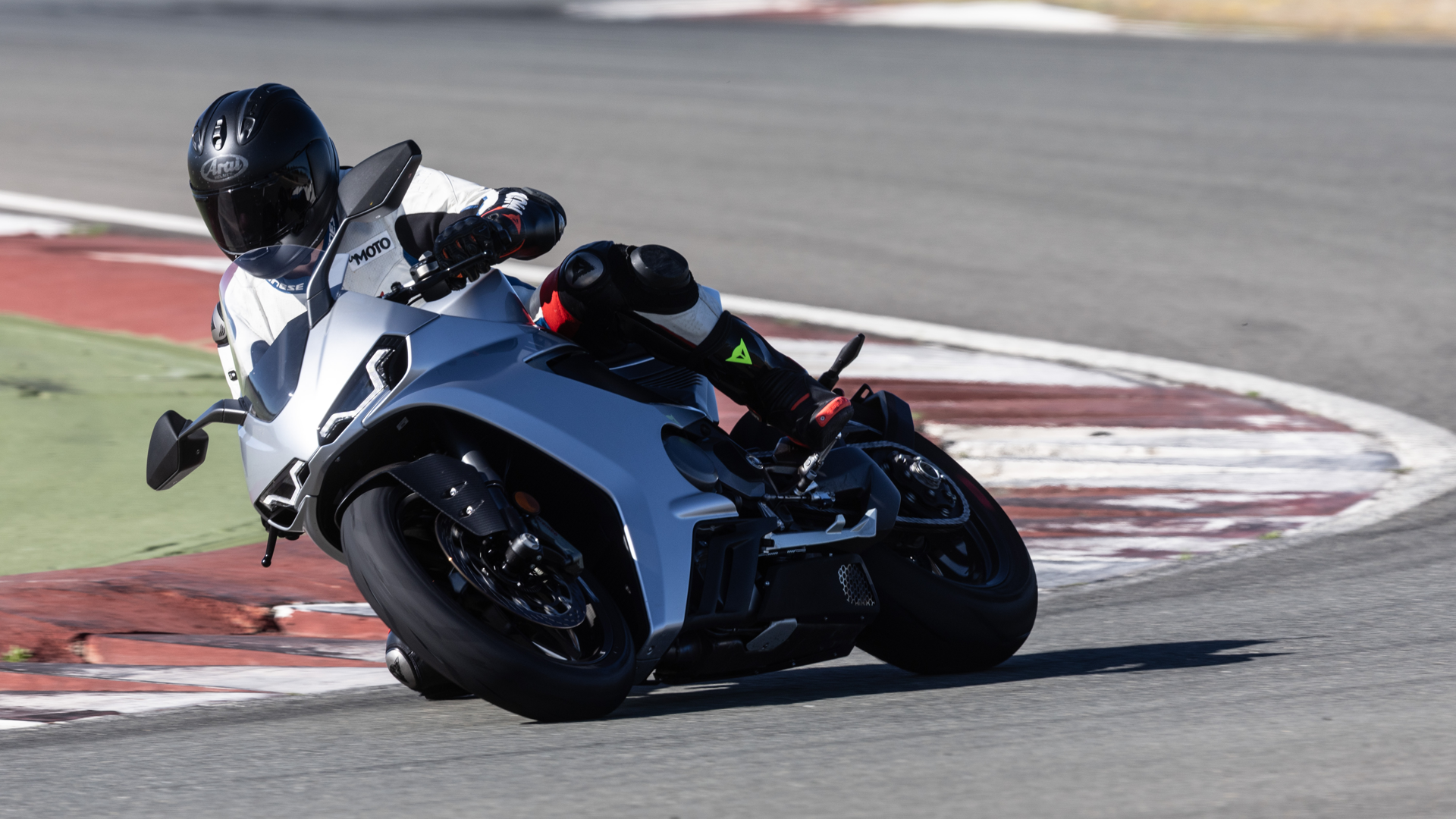 Norton Manx R 2026 Accion (53)