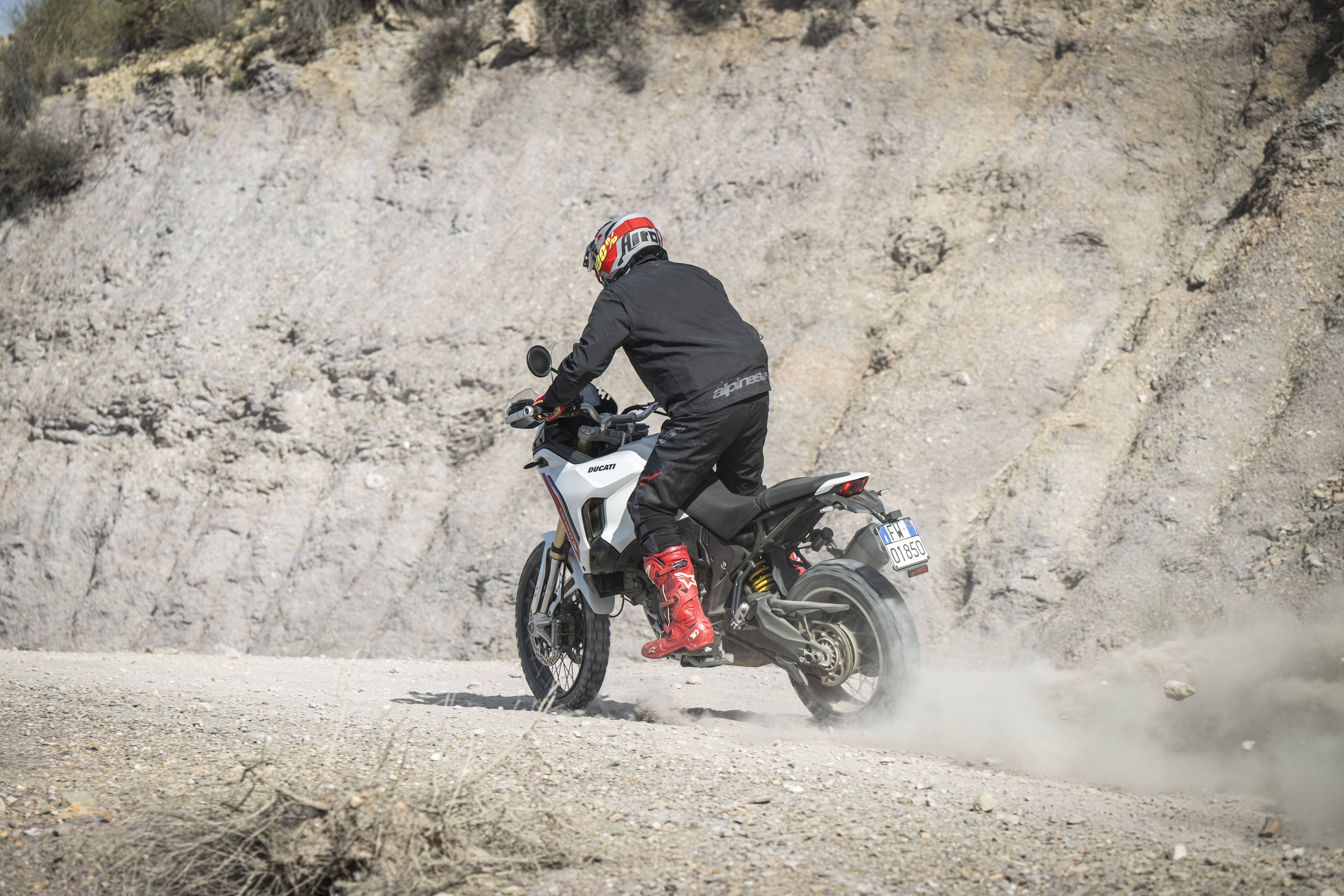  Fotos Ducati DesertX 2026
