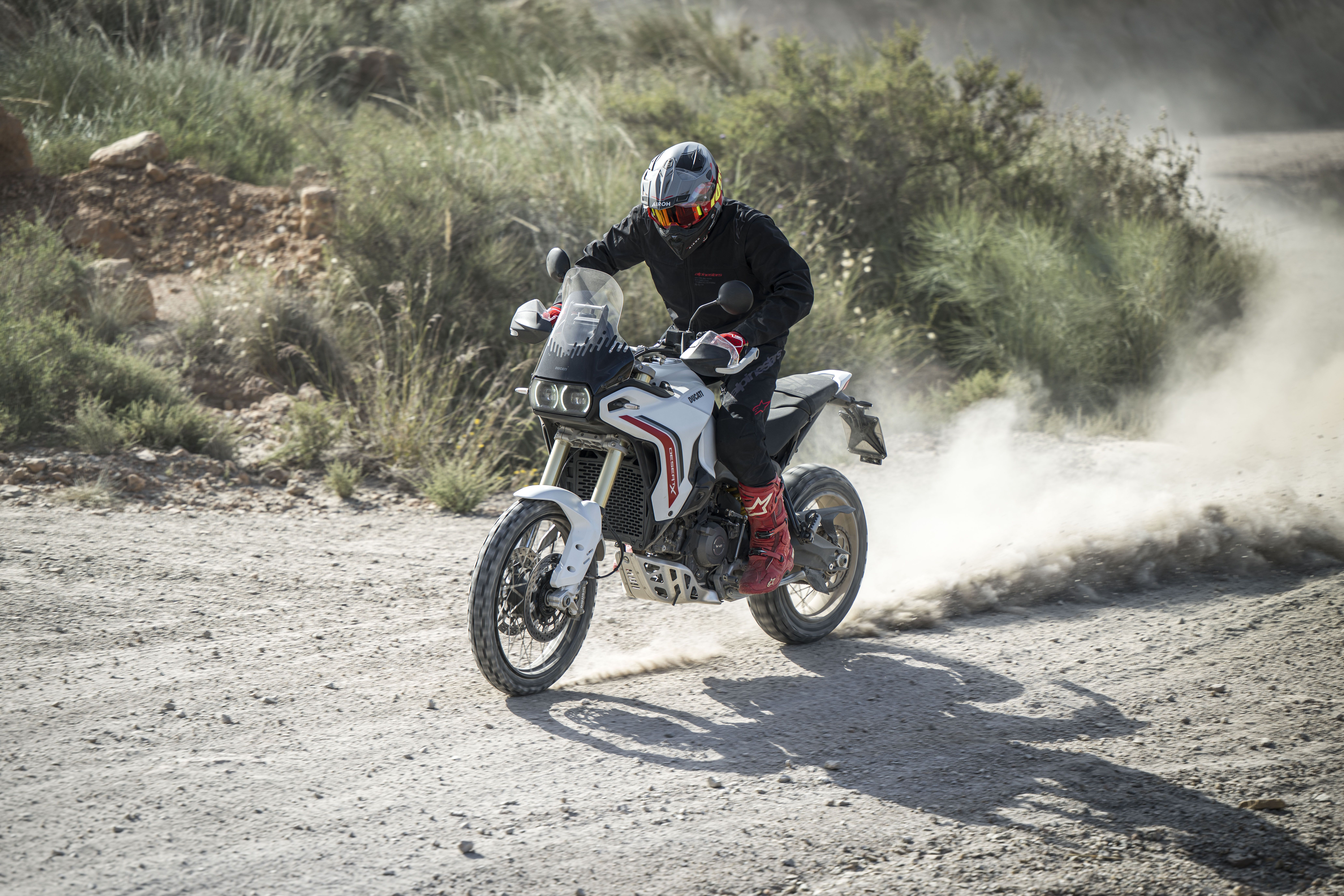  Fotos Ducati DesertX 2026