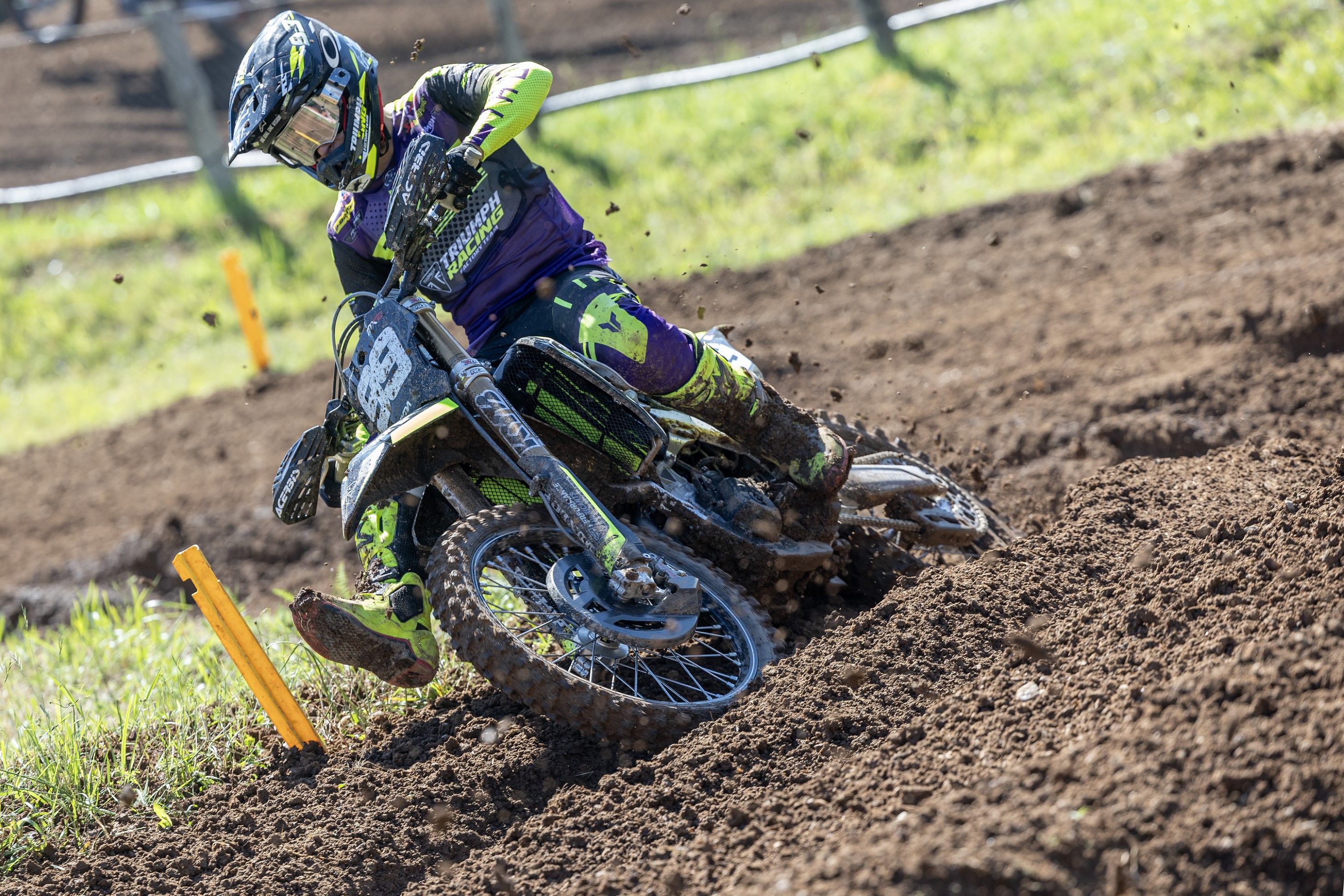 Guillem Farrés (Triumph) conquista su primera victoria mundialista en MX2