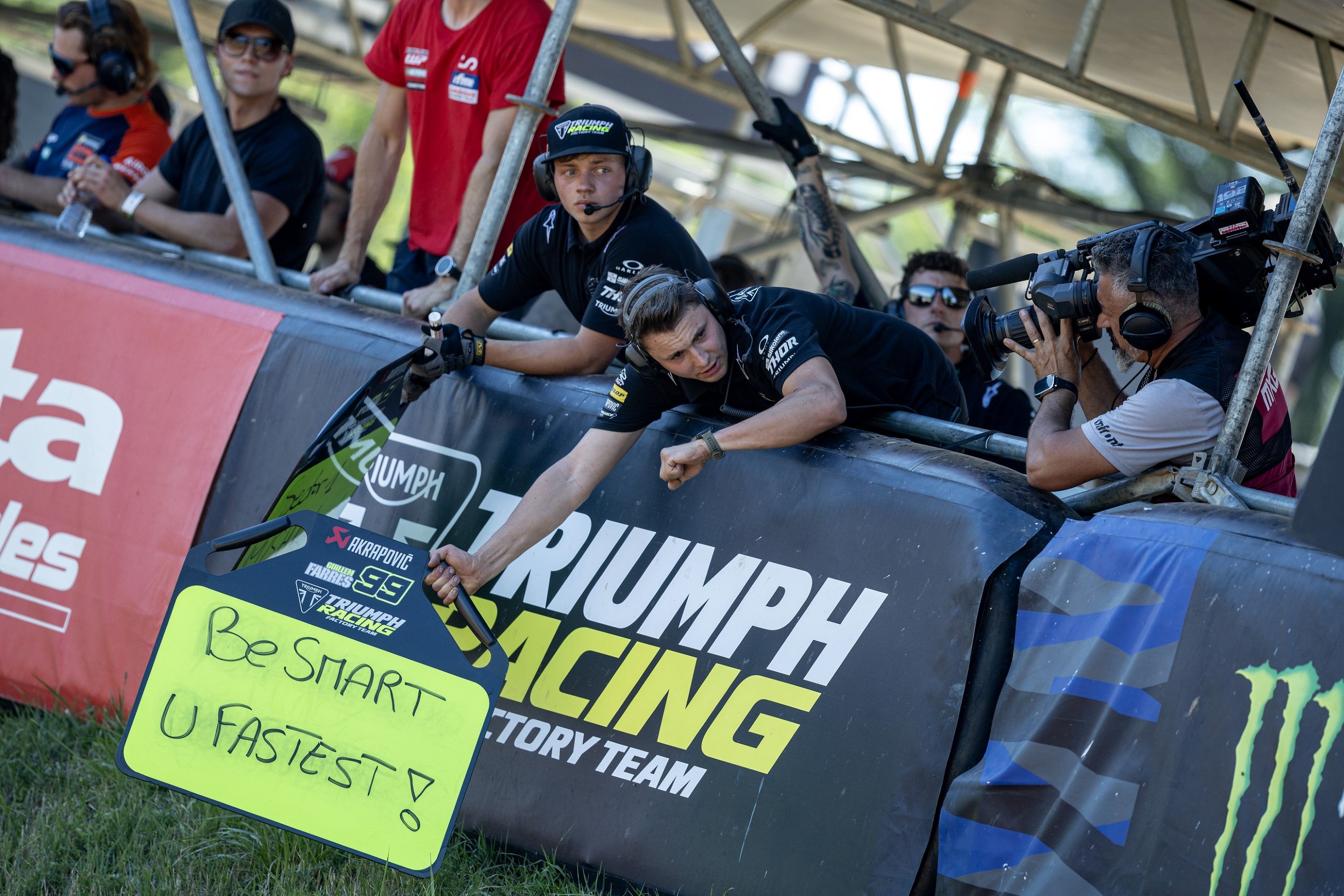 Fotos Guillem Farrés (Triumph) conquista su primera victoria mundialista en MX2