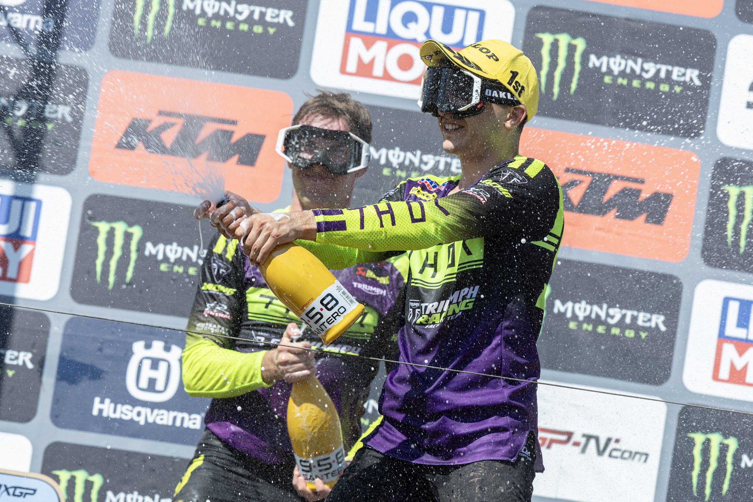 Fotos Guillem Farrés (Triumph) conquista su primera victoria mundialista en MX2