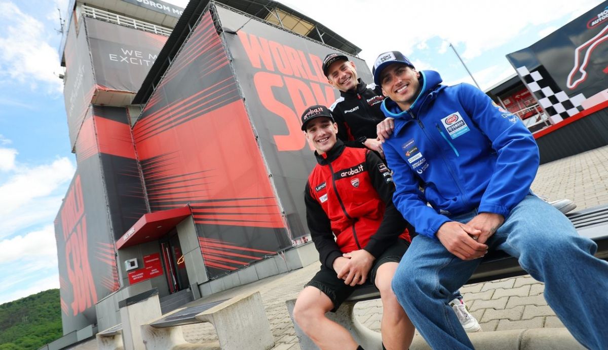Iker Lecuona, Álvaro Bautista y Xavi Vierge