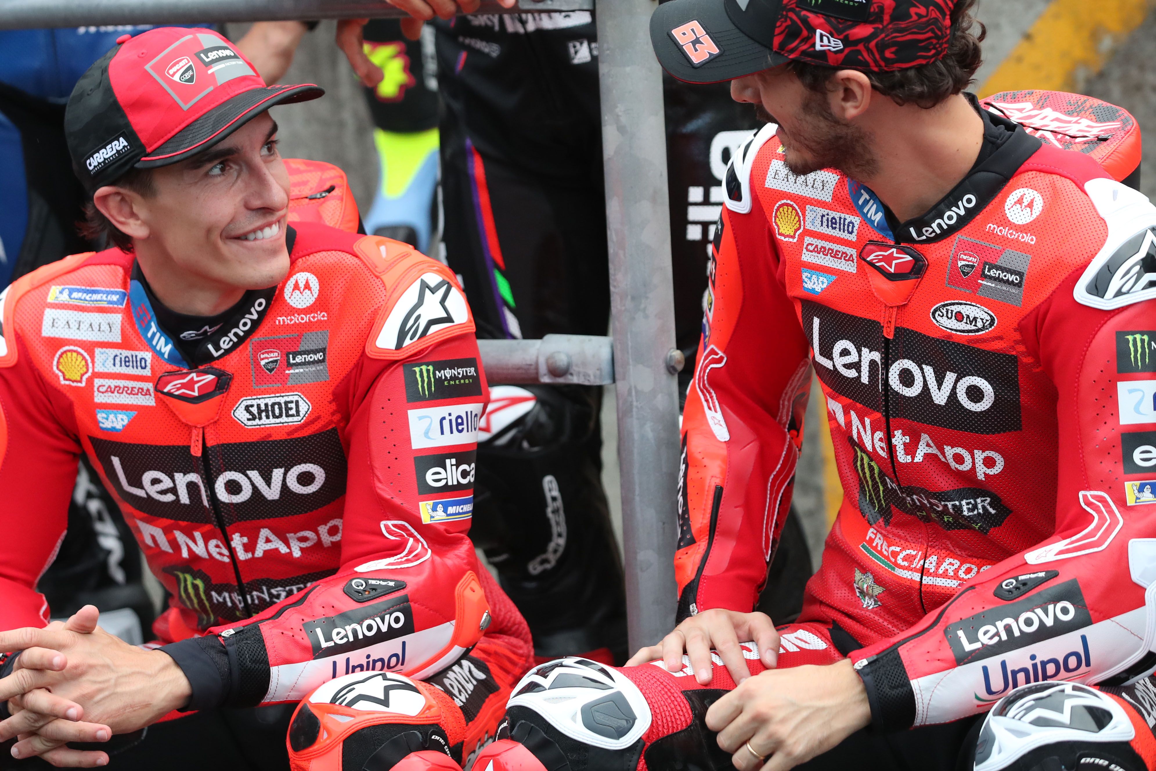 VÍDEO | El buen rollo entre Marc Márquez y Pecco Bagnaia: el italiano le cocinó y sirvió pizza