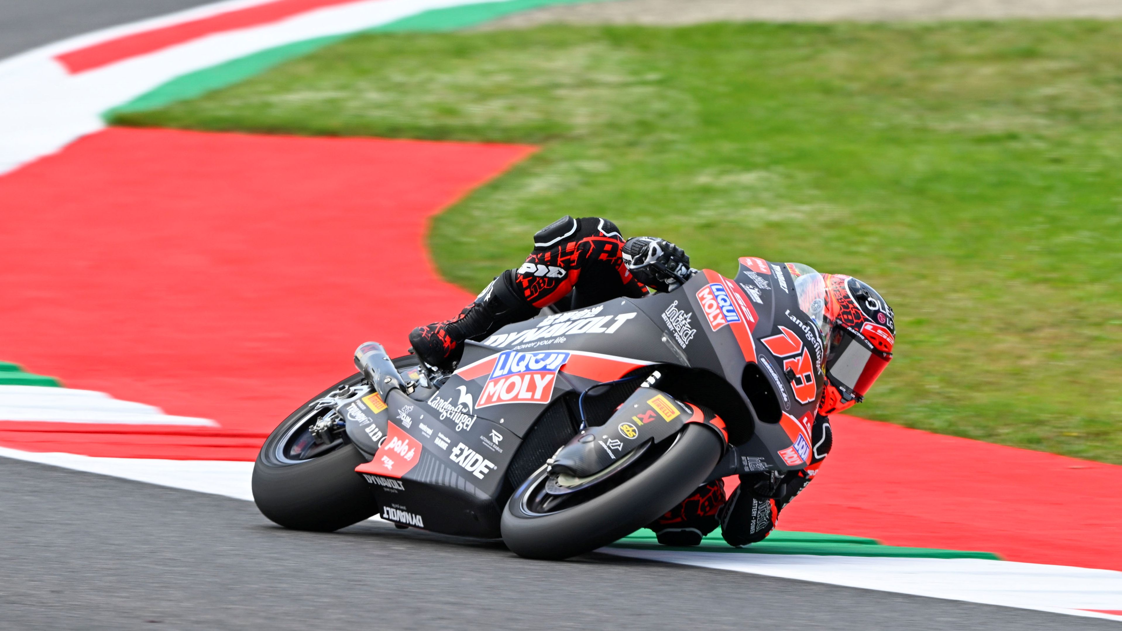 Manu González ha arrasado en Mugello y es más líder de Moto2